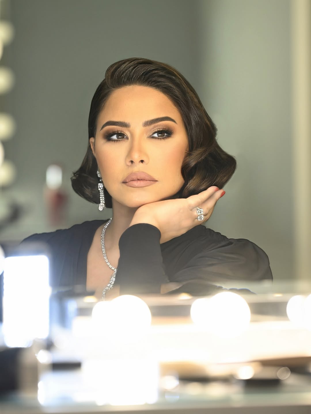 تتميز شيرين بالإحساس المرهف وتتأثر بأبسط الأمور