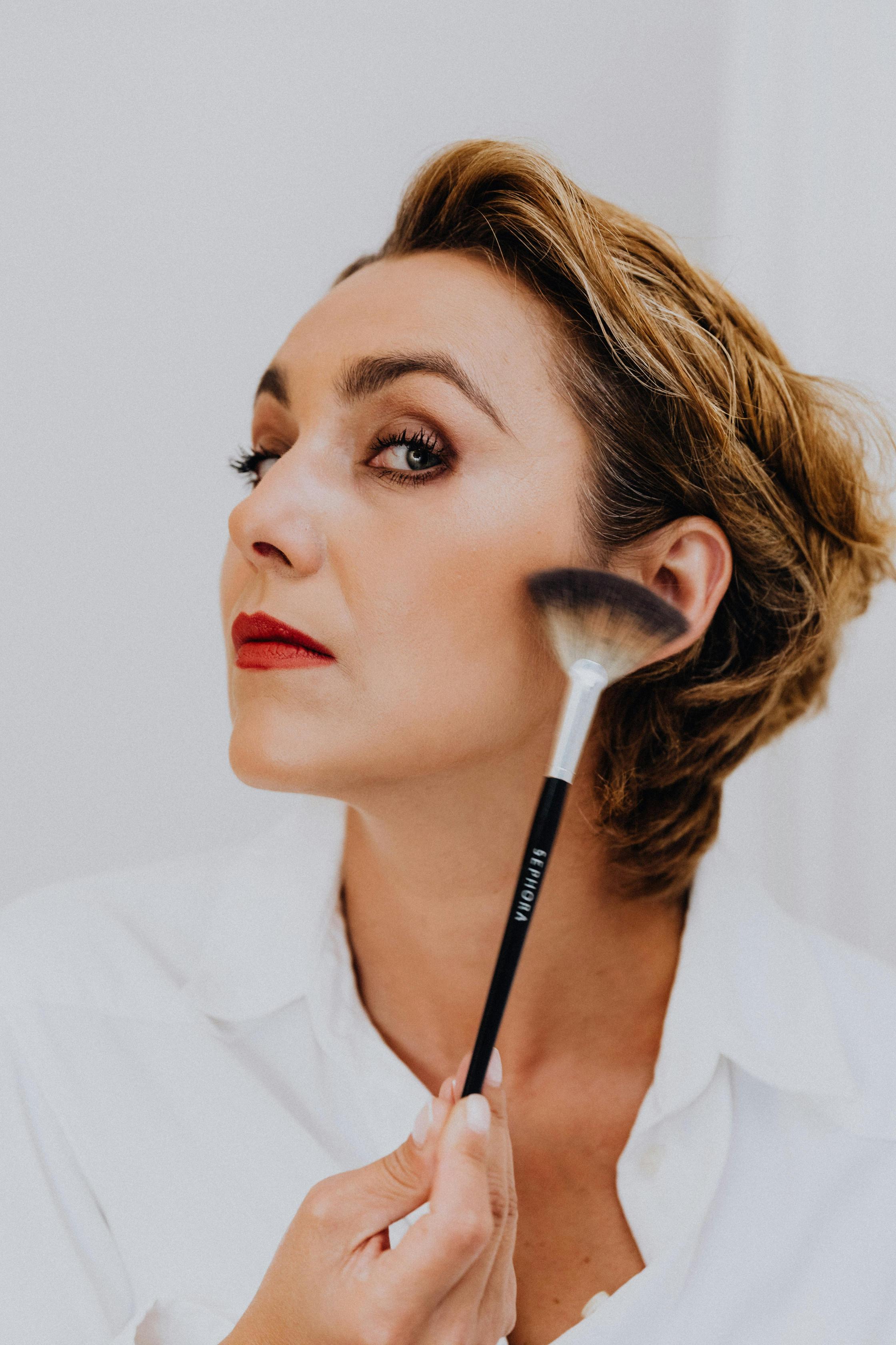 تثبيت المكياج يضمن لكي إطلالة مميزة طوال الاحتفال