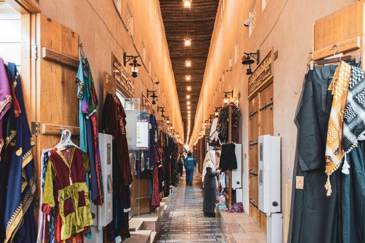 سوق القيصرية واحد من أجمل أسواق المملكة  