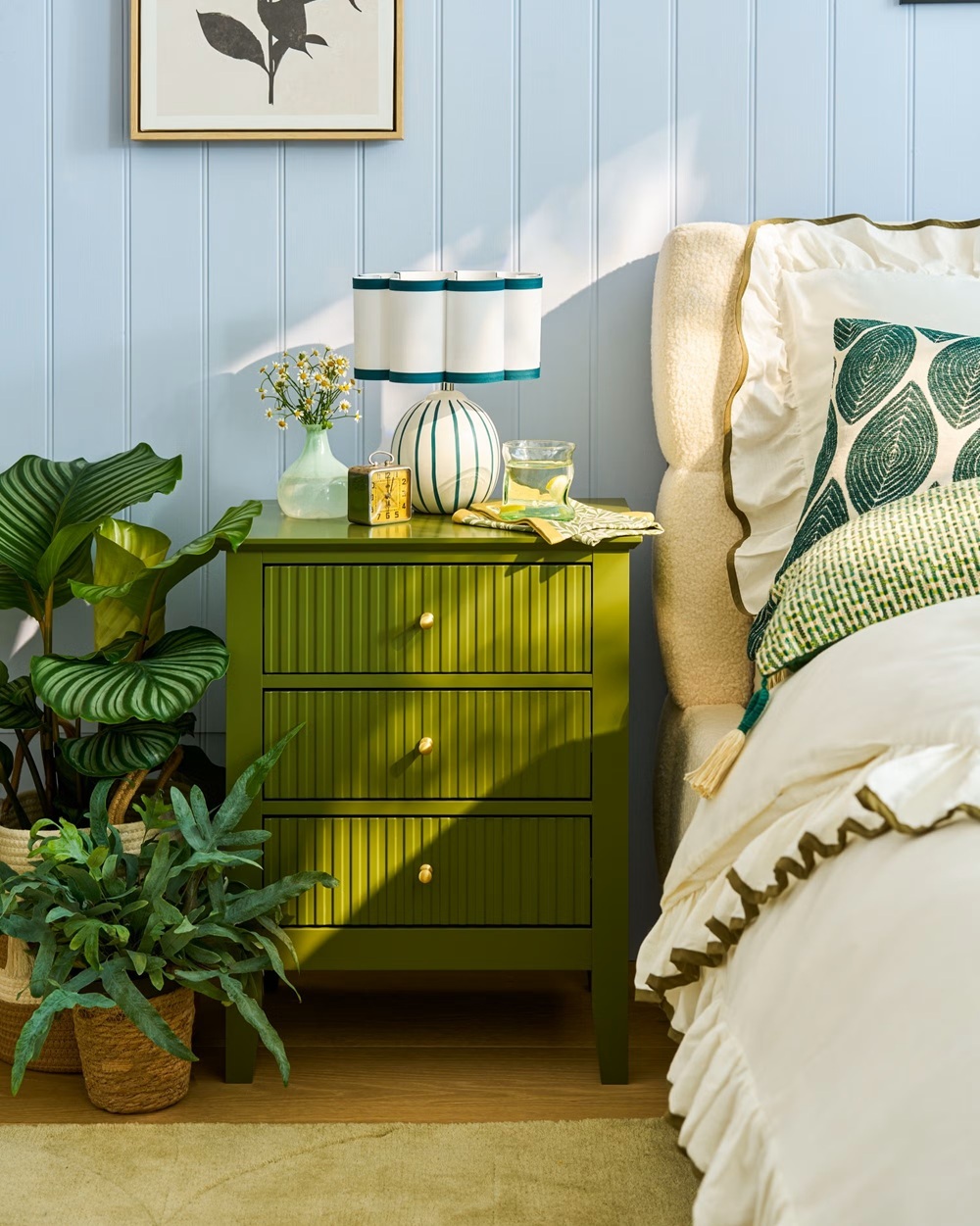 تجديد غرفة النوم يحتاج تنفيذ أفكار بسيطة لإضفاء إحساس بالراحة بطابع ربيعي منعش