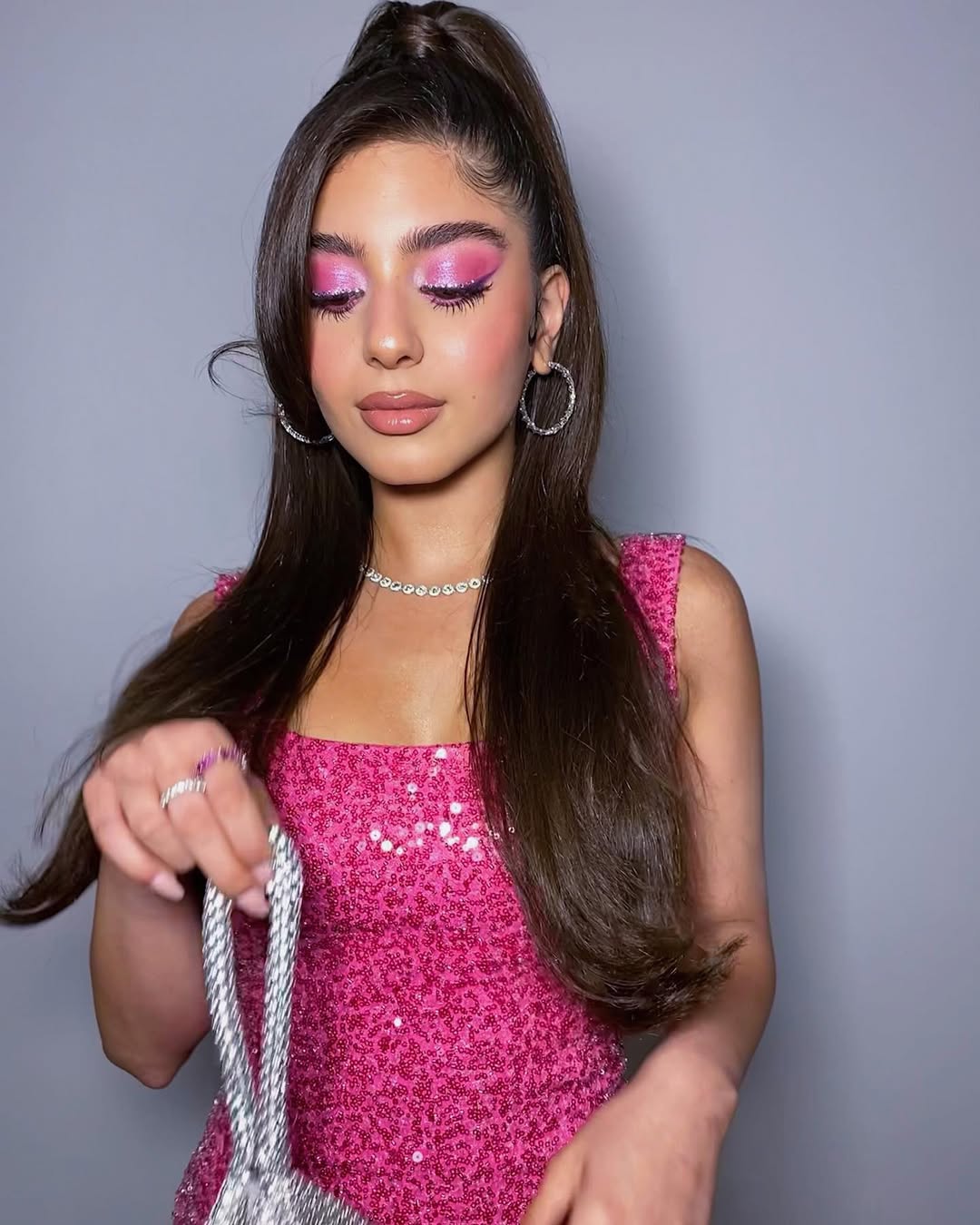 تجرأت مايان السيد واختارت لون ايشادو صارخ