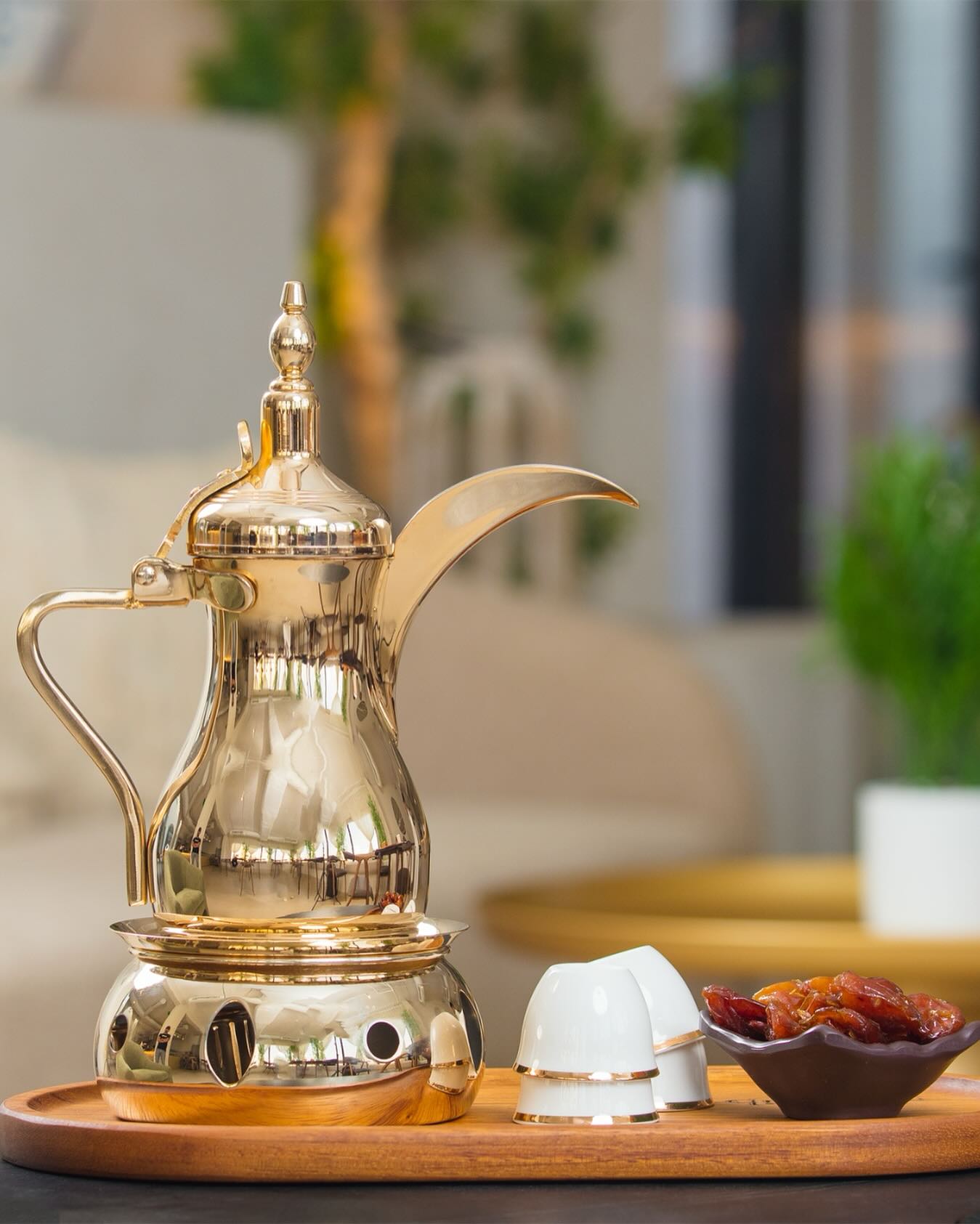 الدلة والقهوة السعودية والتمر لتجربة أصيلة في اليوم الوطني السعودي