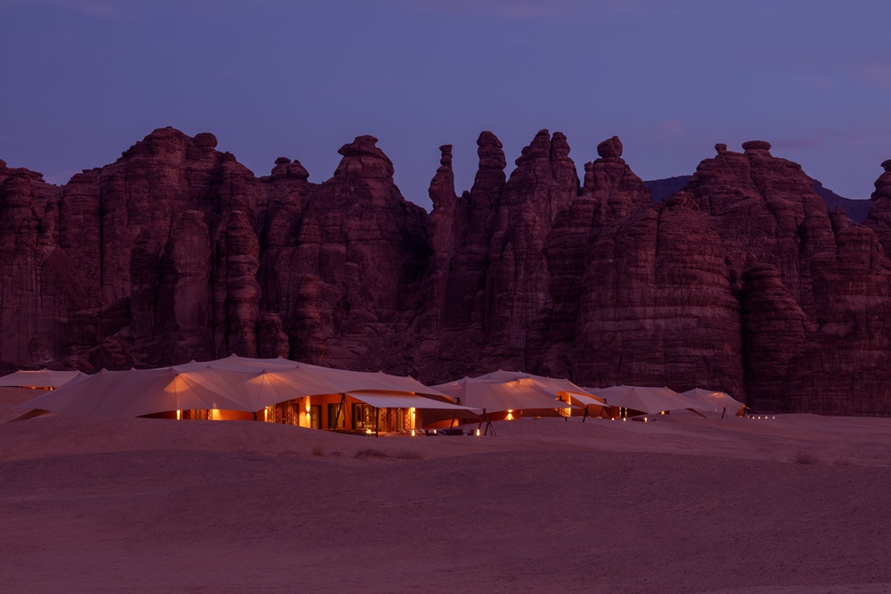 تجربة إقامة استثنائية في منتجع بنيان وسط وادي عِشار الحاصل على مفتاح ميشلان 2025.