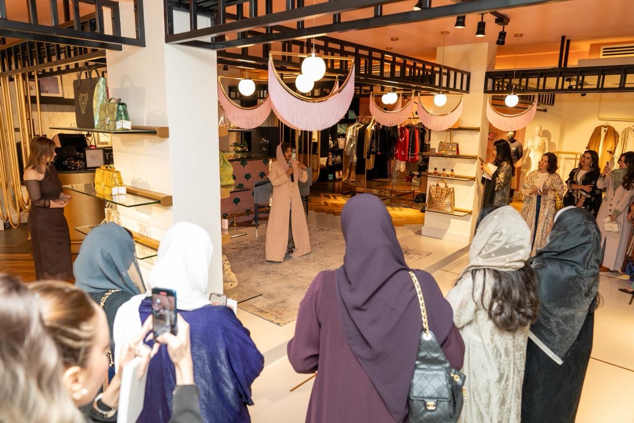 تجربة استكشفت التلاقي بين الموضة والفن والهوية