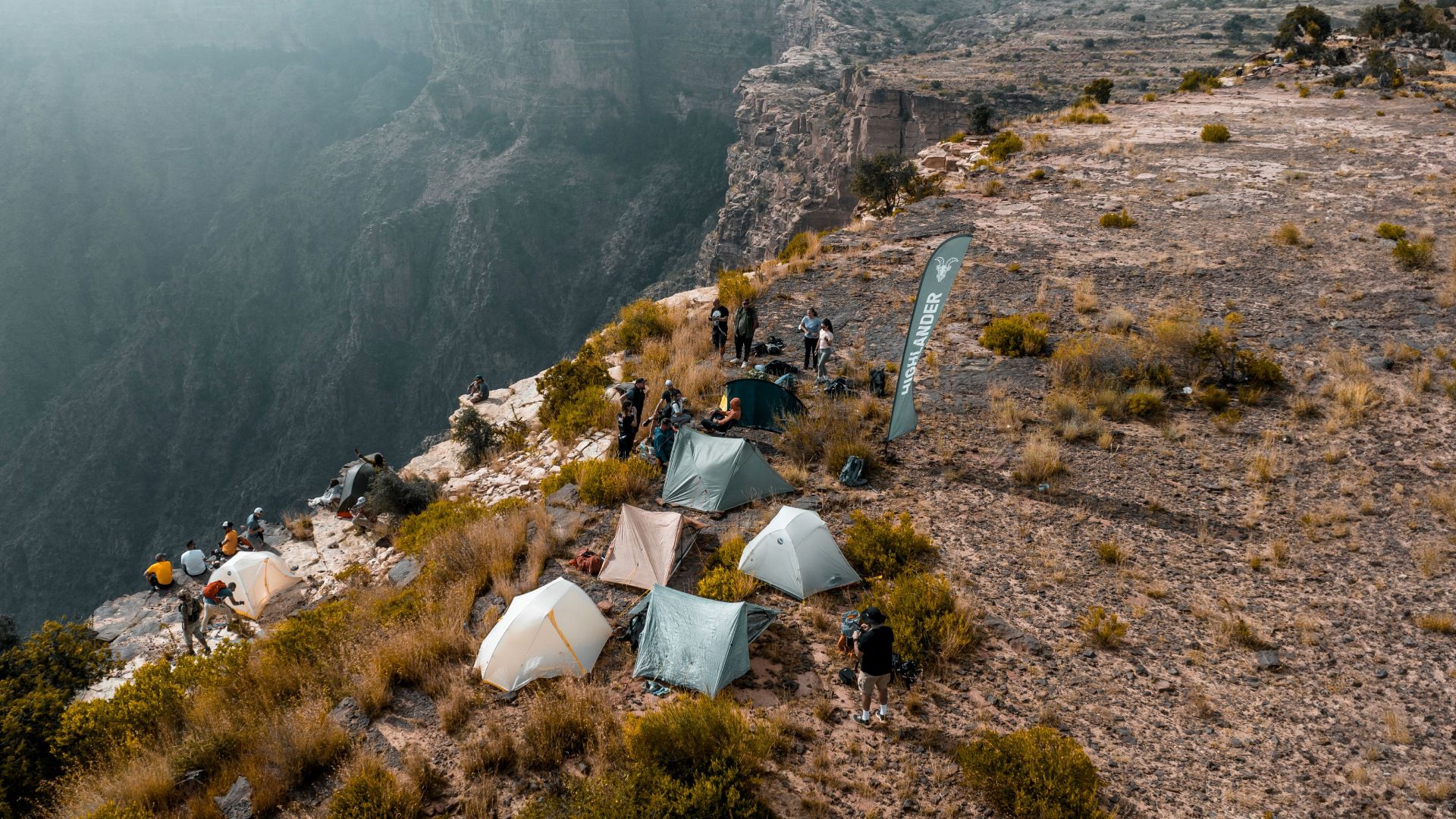 تجربة التخييم فوق قمم الجبال في عسير الساحرة