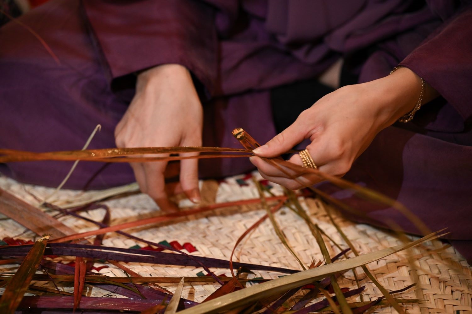 تجربة الفنانة جنى ملائكة في إقامة الخوص الفنية - الصورة الرئيسية