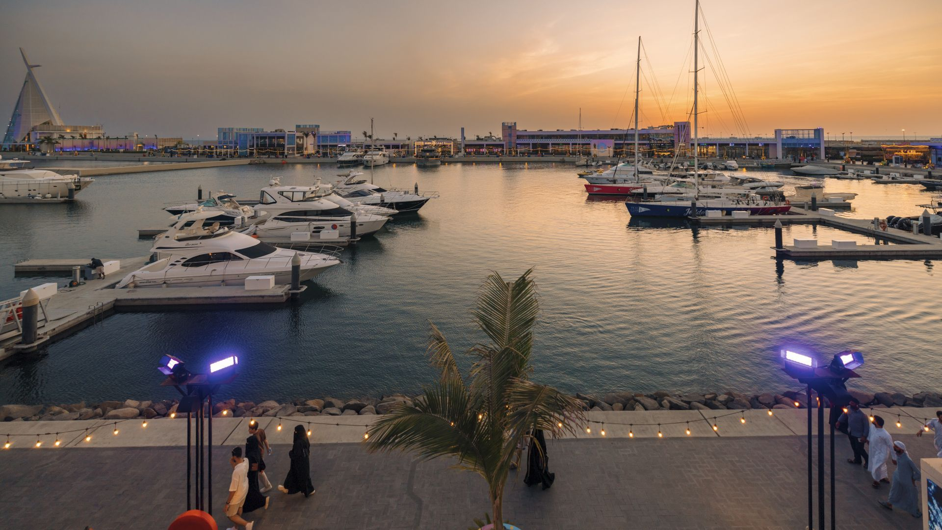وغذاء مع غروب الشمس في نادي جدة لليخوت في اليوم الوطني له وقع خاص على القلب 