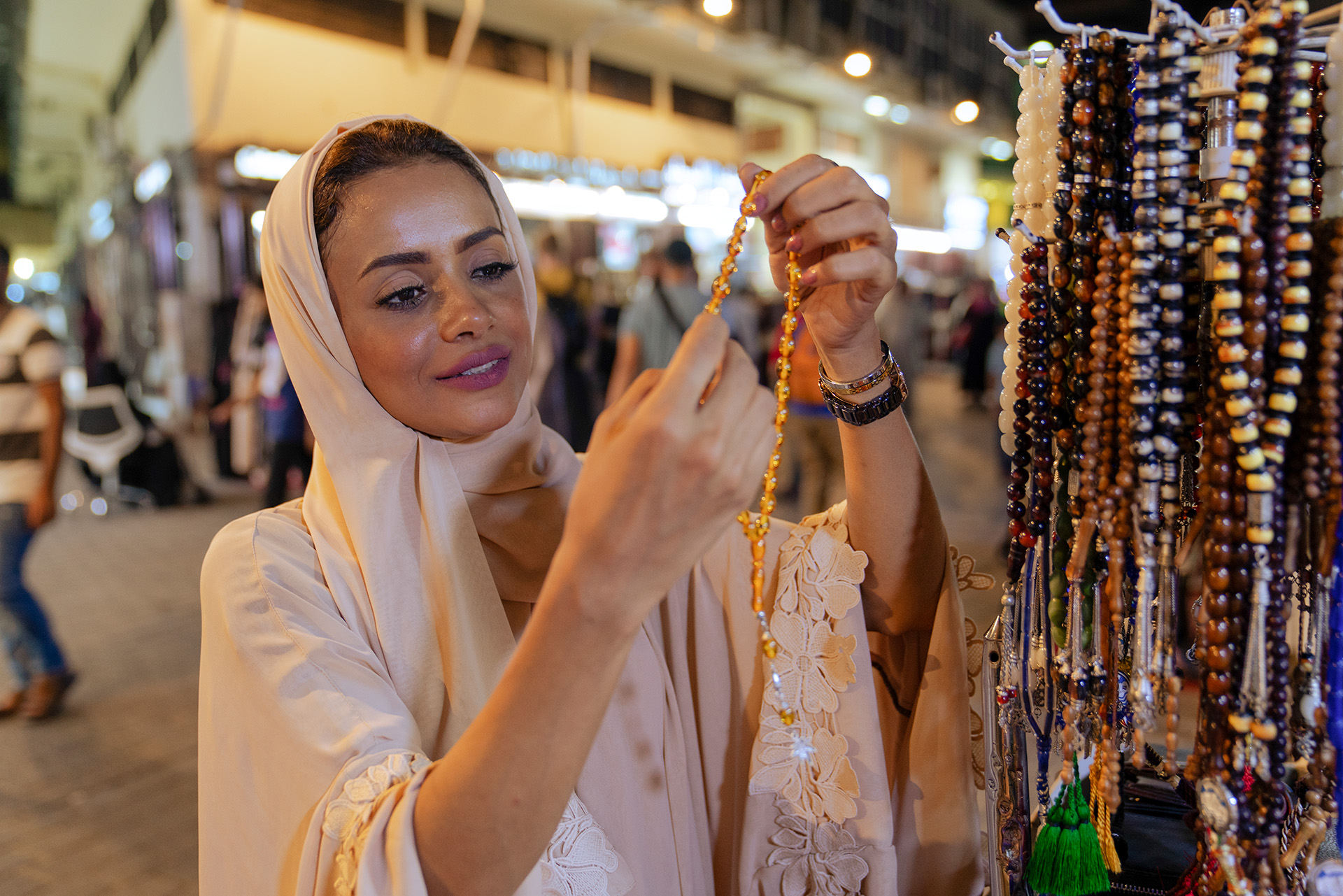 تجربة ممتعة للتسوق في جدة التاريخية في اليوم الو