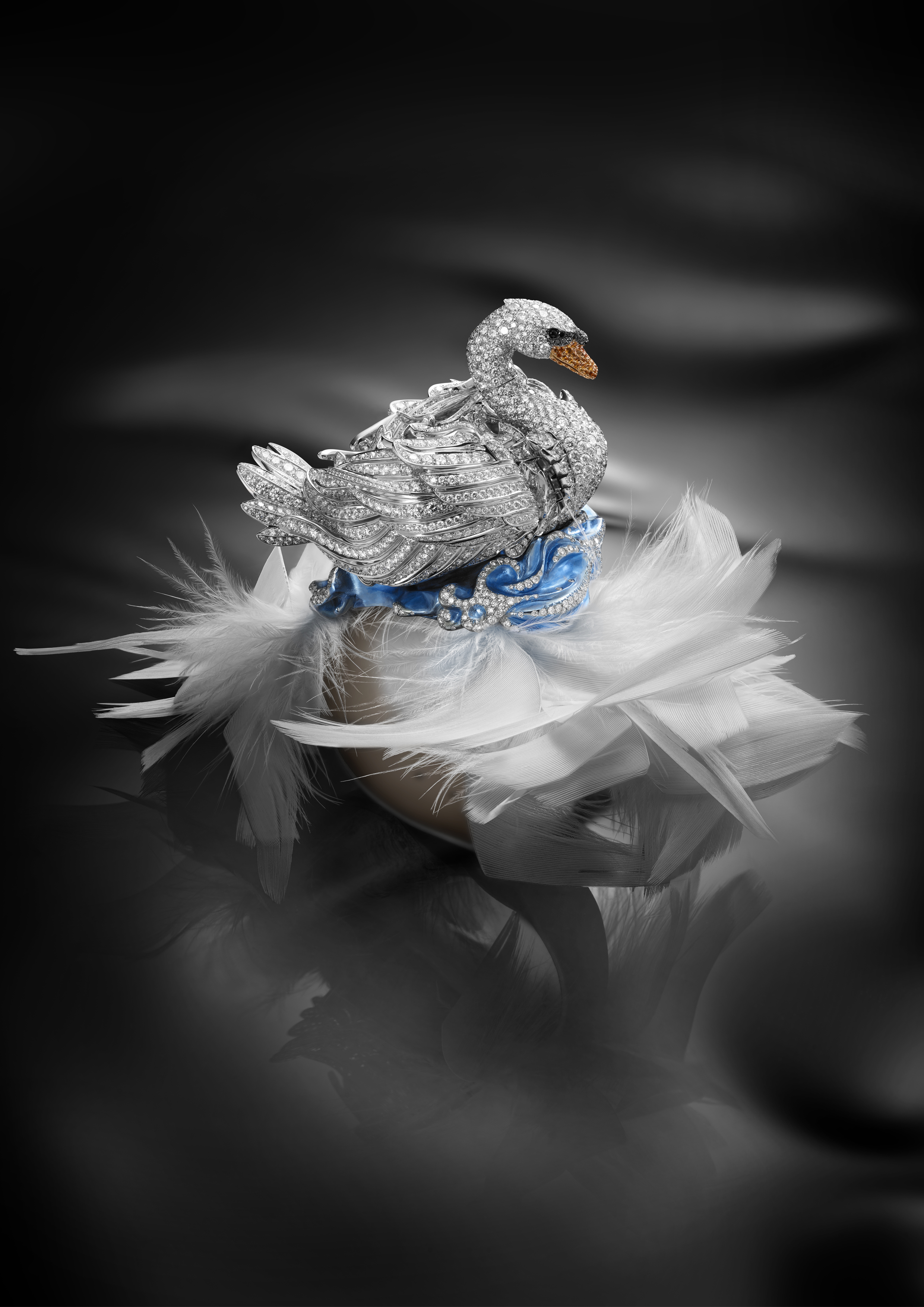 تجسّد ساعة Swan Lake الخفية التزام شوبارد الدائم بدمج الخيال مع البراعة الميكانيكية