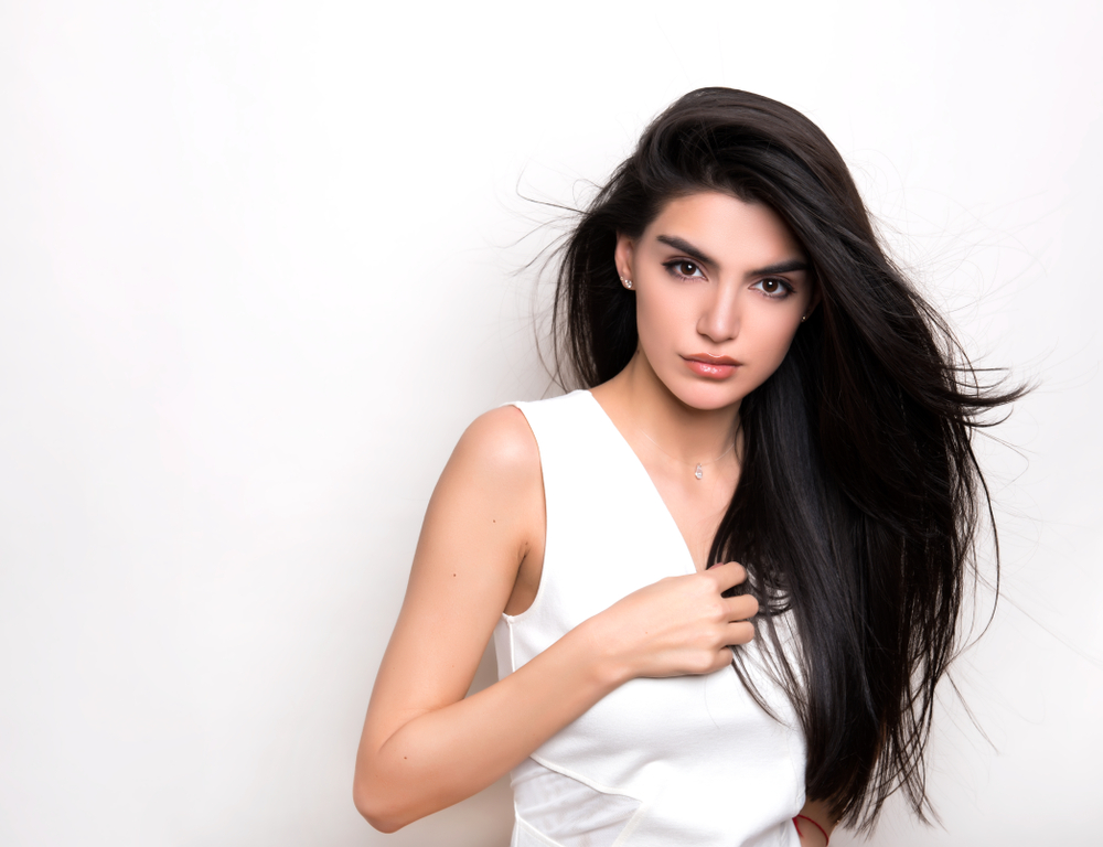 تجنب الصبغات الكيميائية القاسية طريقة لحماية الشعر من العوامل الخارجية