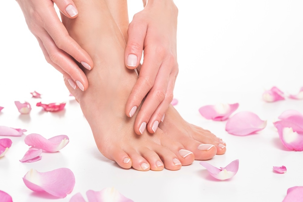 تجنبي المنتجات التي تحتوي على عطور قوية، لأنها يمكن أن تزيد الجفاف