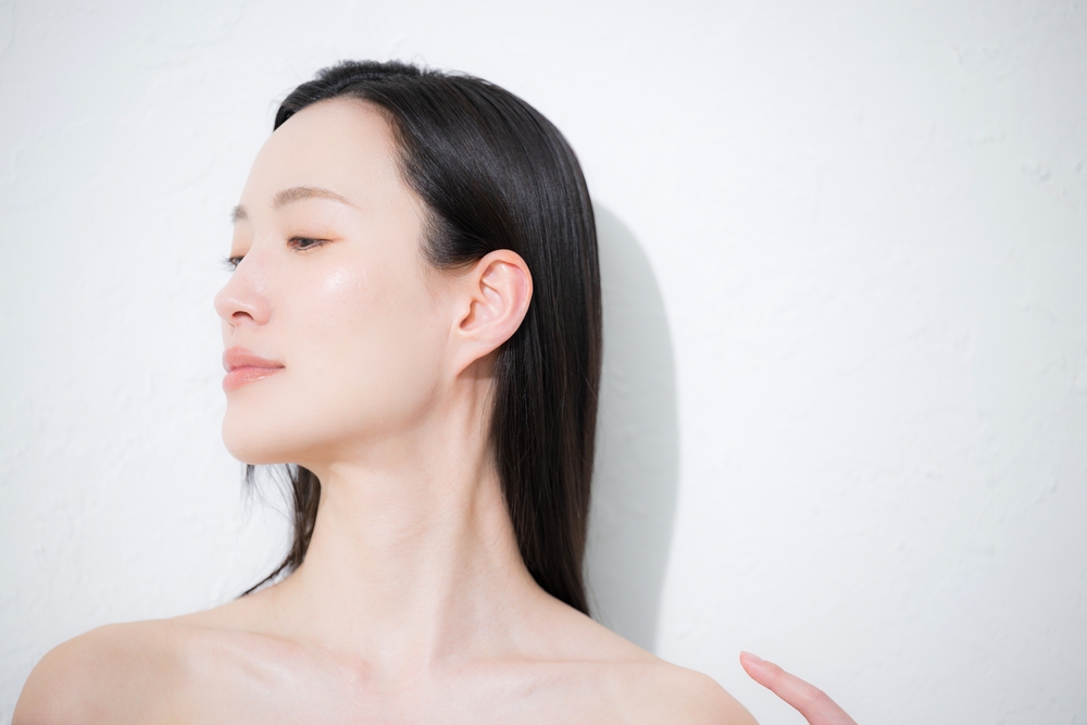 تجنّب الابتسام أو تحريك عضلات الوجه خلال استخدامه