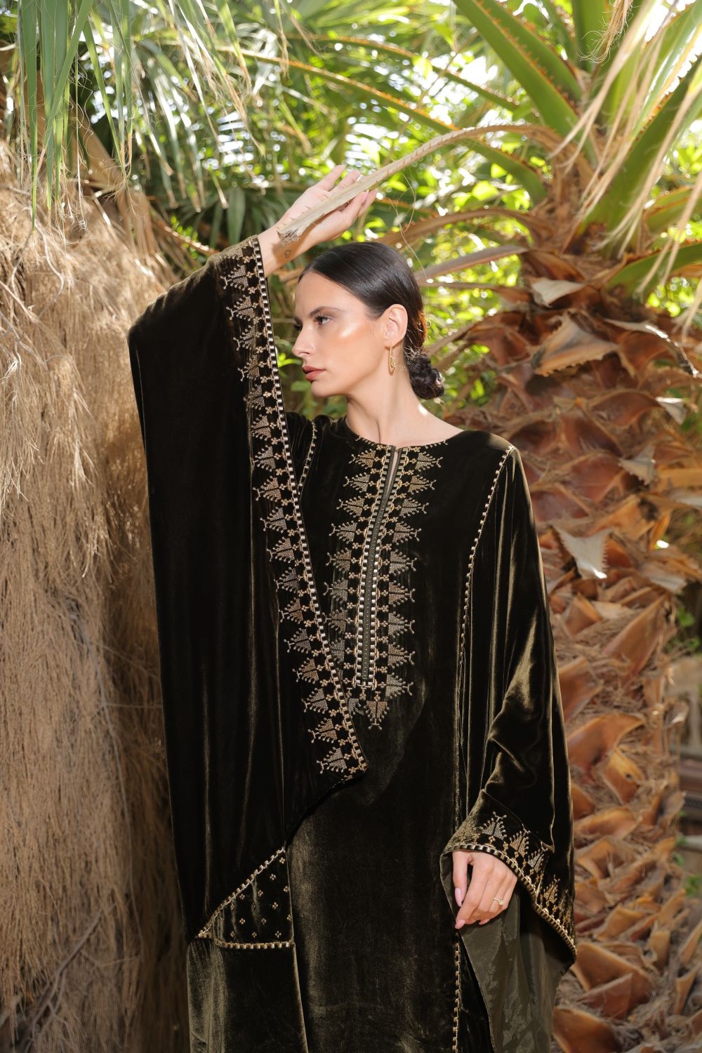 تحافظ مشاعل السديري على العمق الثقافي وتواكب في الوقت ذاته ذائقة المرأة العصرية