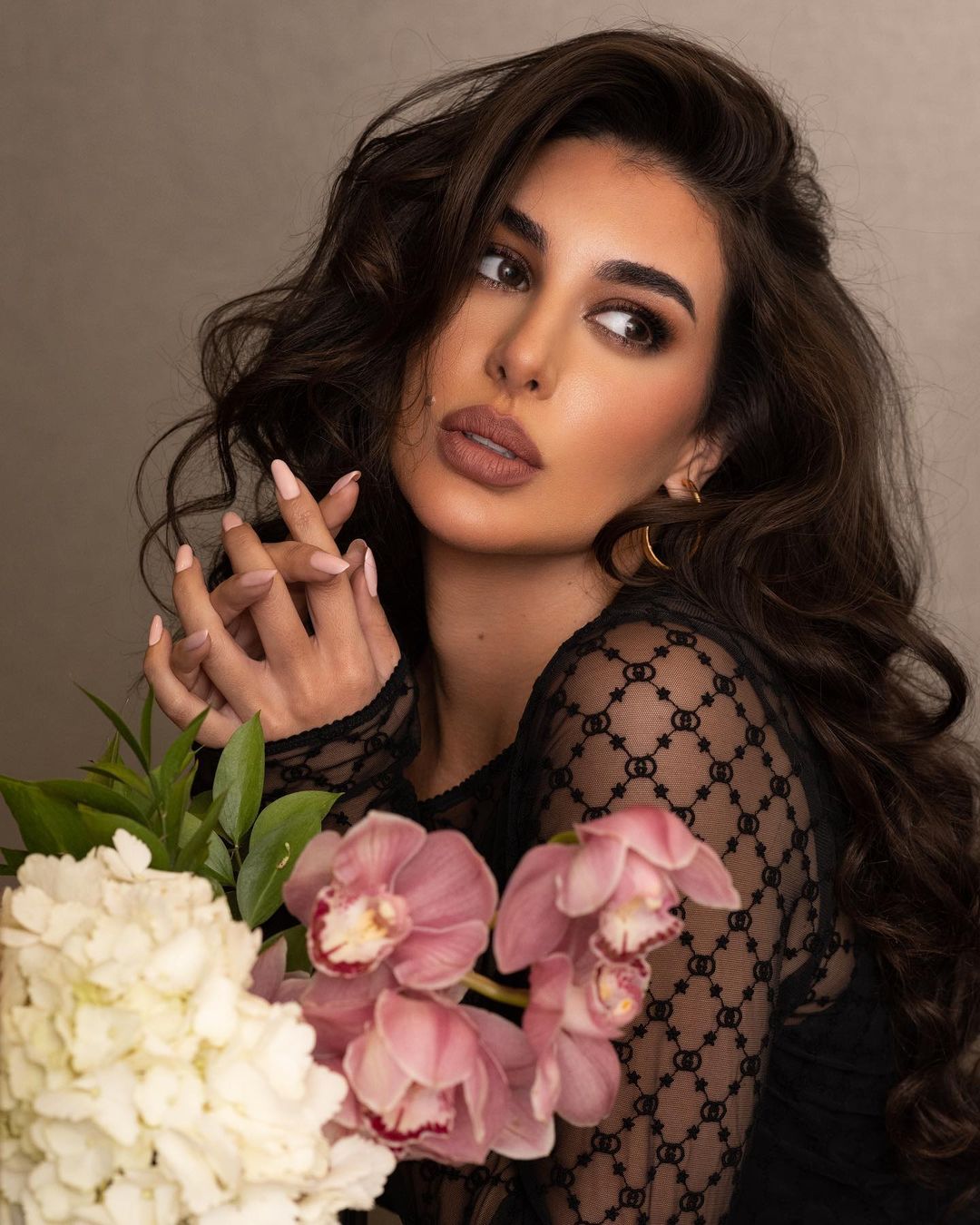 تحافظ ياسمين صبري روتين الغذاء من أجل شعر صحي ومثالي