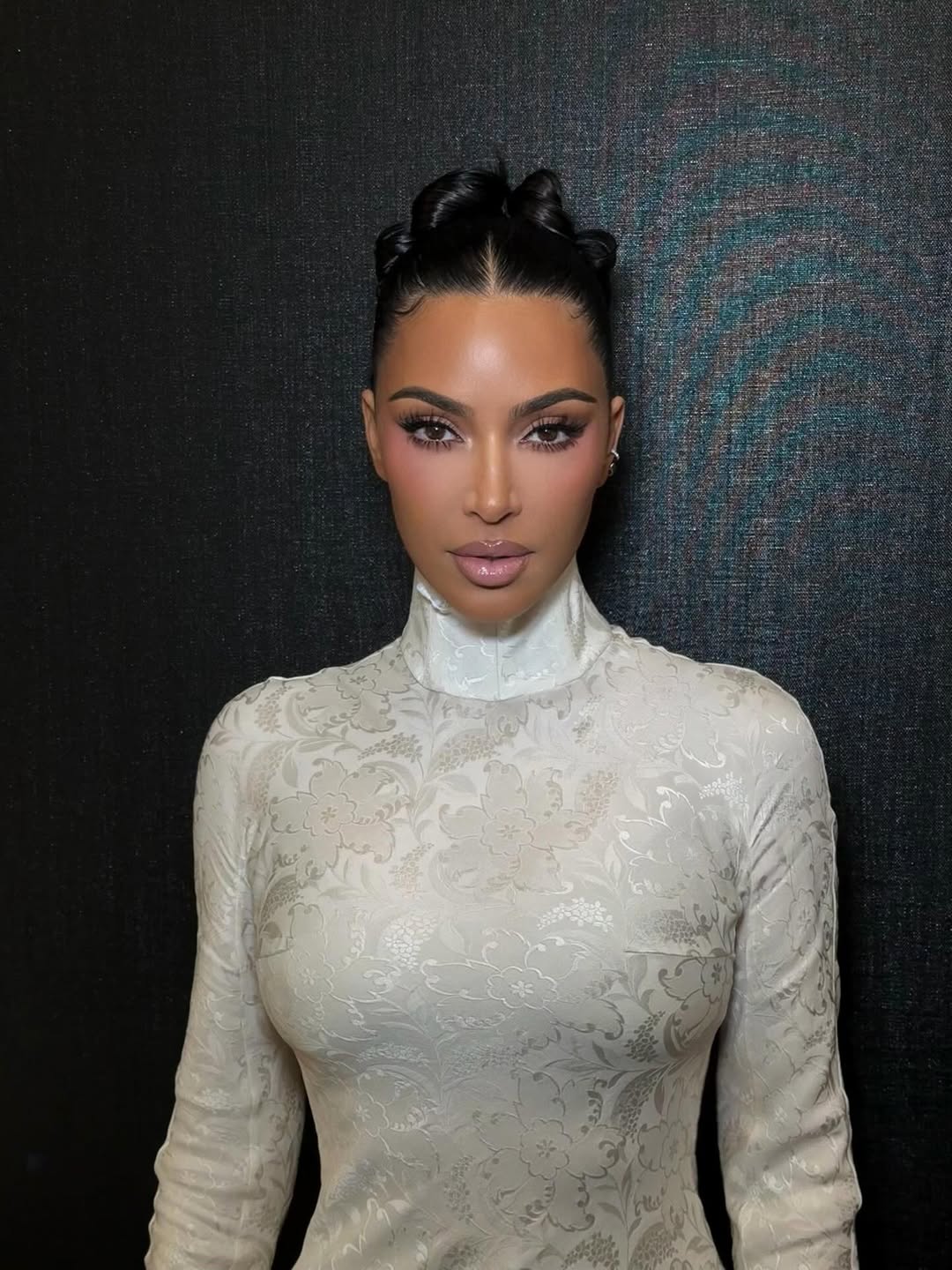 تحاول كيم كاردشيان التكيف مع مرض الصدفية- رئيسية