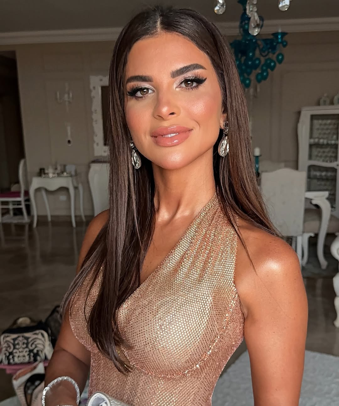 تحرص دانيا البنهاوي على تحضير بشرتها جيدا قبل المكياج (1)- صورة من انستغرام دانيا البنهاوي