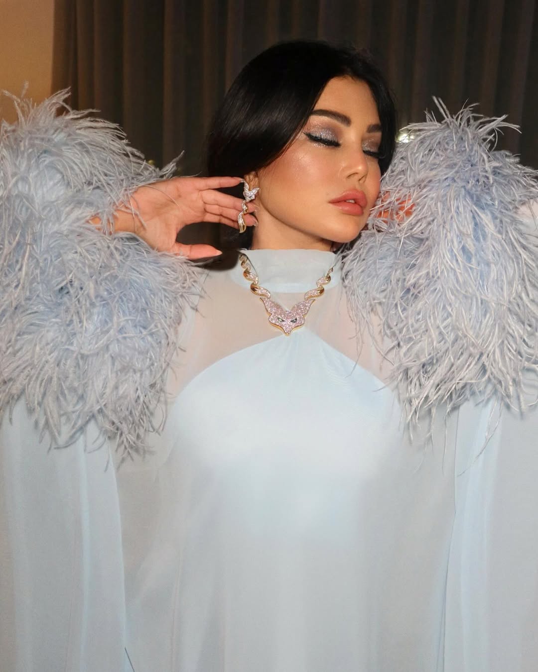 تحرص هيفاء وهبي على تحديد العيون لإبراز جمال اللوك