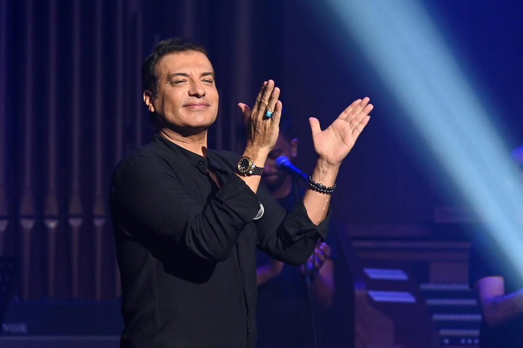 تحمل إيهاب توفيق نفقات عالية لعلاج توأمه