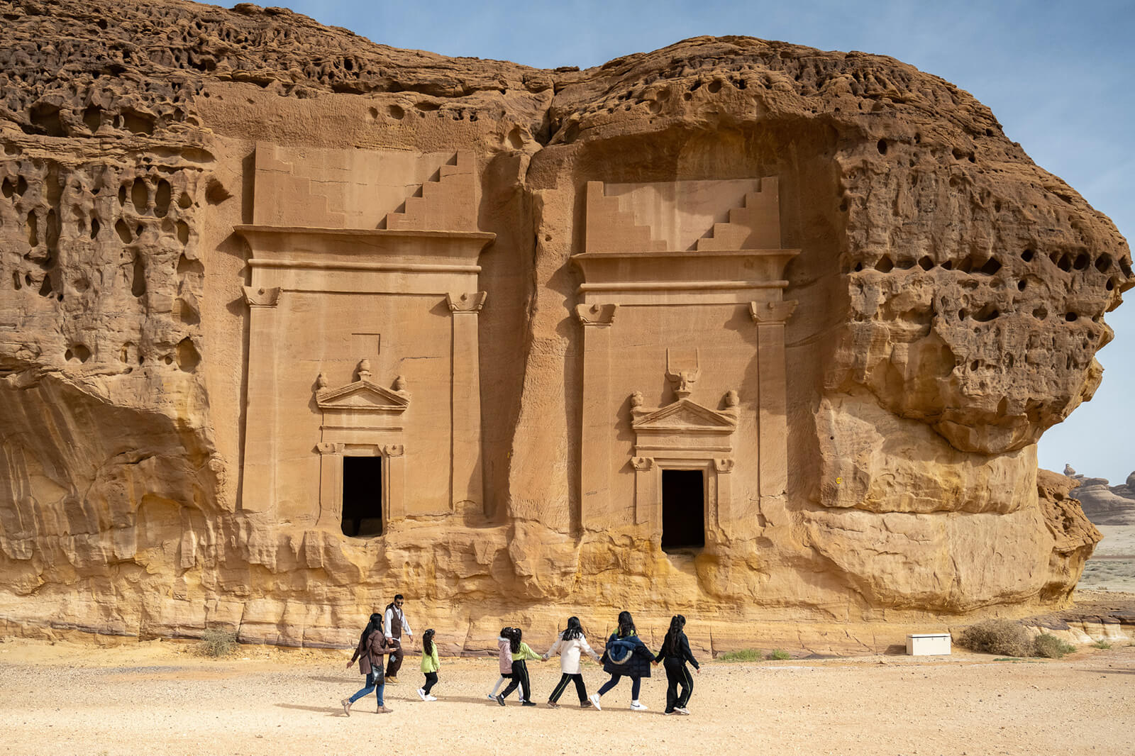 تحمل العلا في طياتها تاريخًا يمتد لأكثر من 200 ألف عام