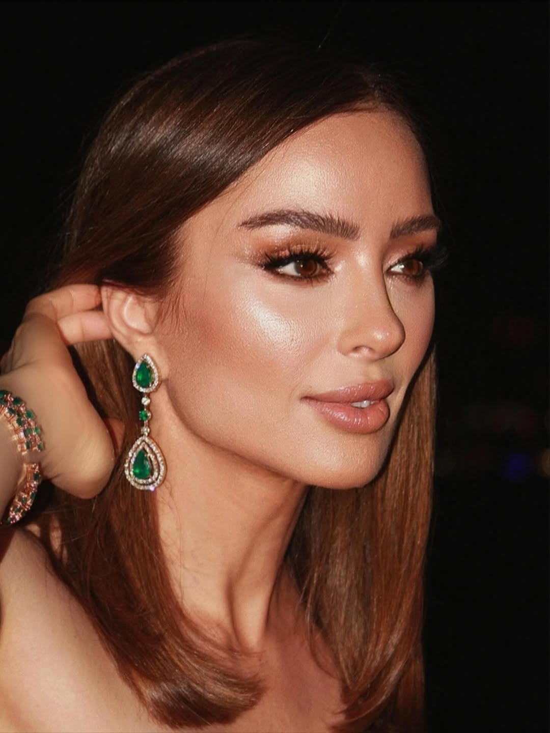 تختار وفاء الكيلاني اللوك السموكي للعين