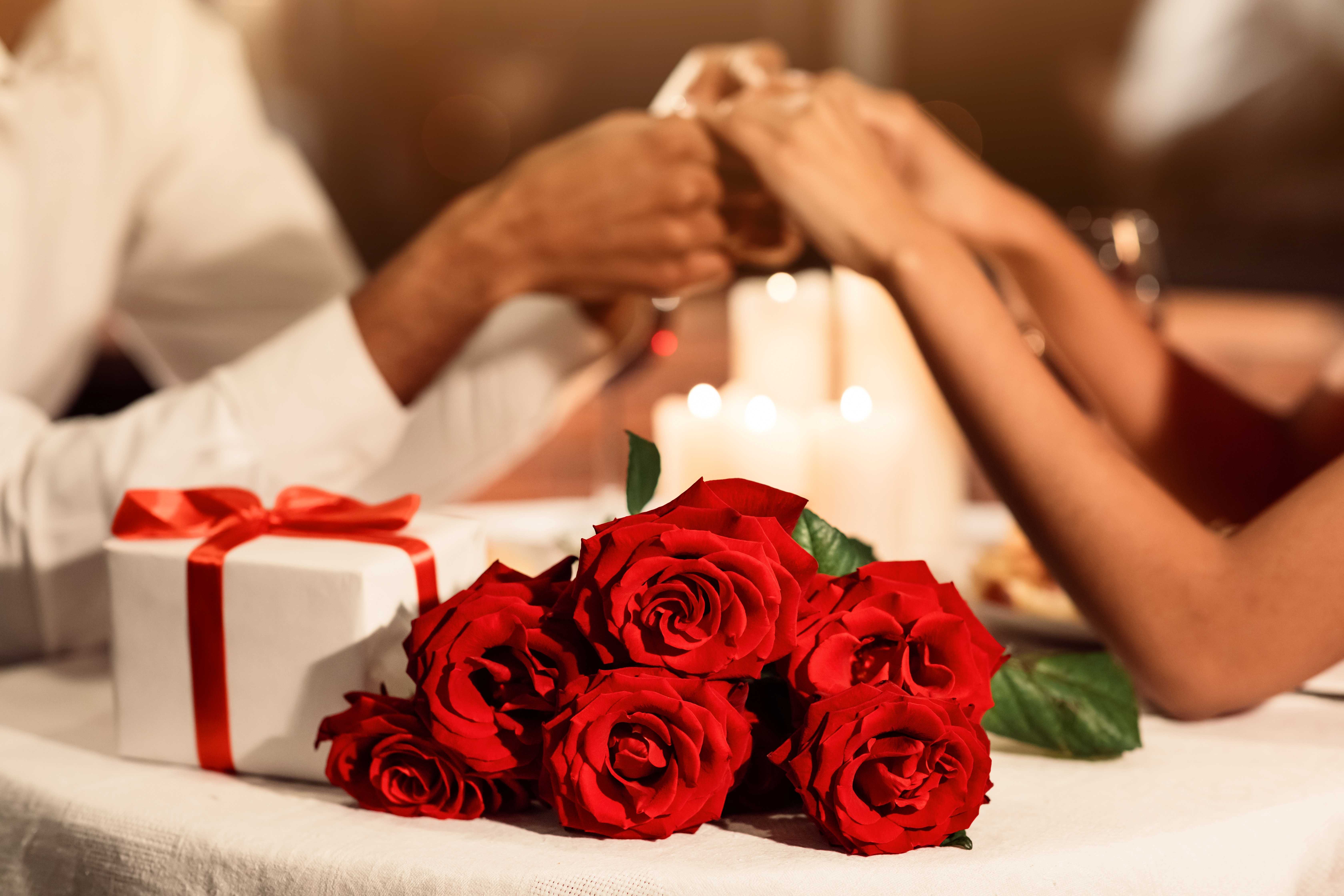 تخيري الفكرة التي تروق لكِ من أفكار مميزة للاحتفال مع زوجك في رأس السنة