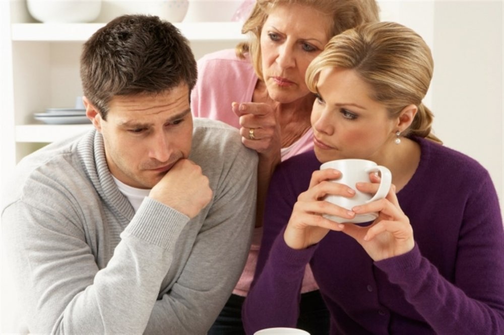 تدخل الأهل في علاقة الزوجين فيه اقتحام لخصوصية الحياة الزوجية