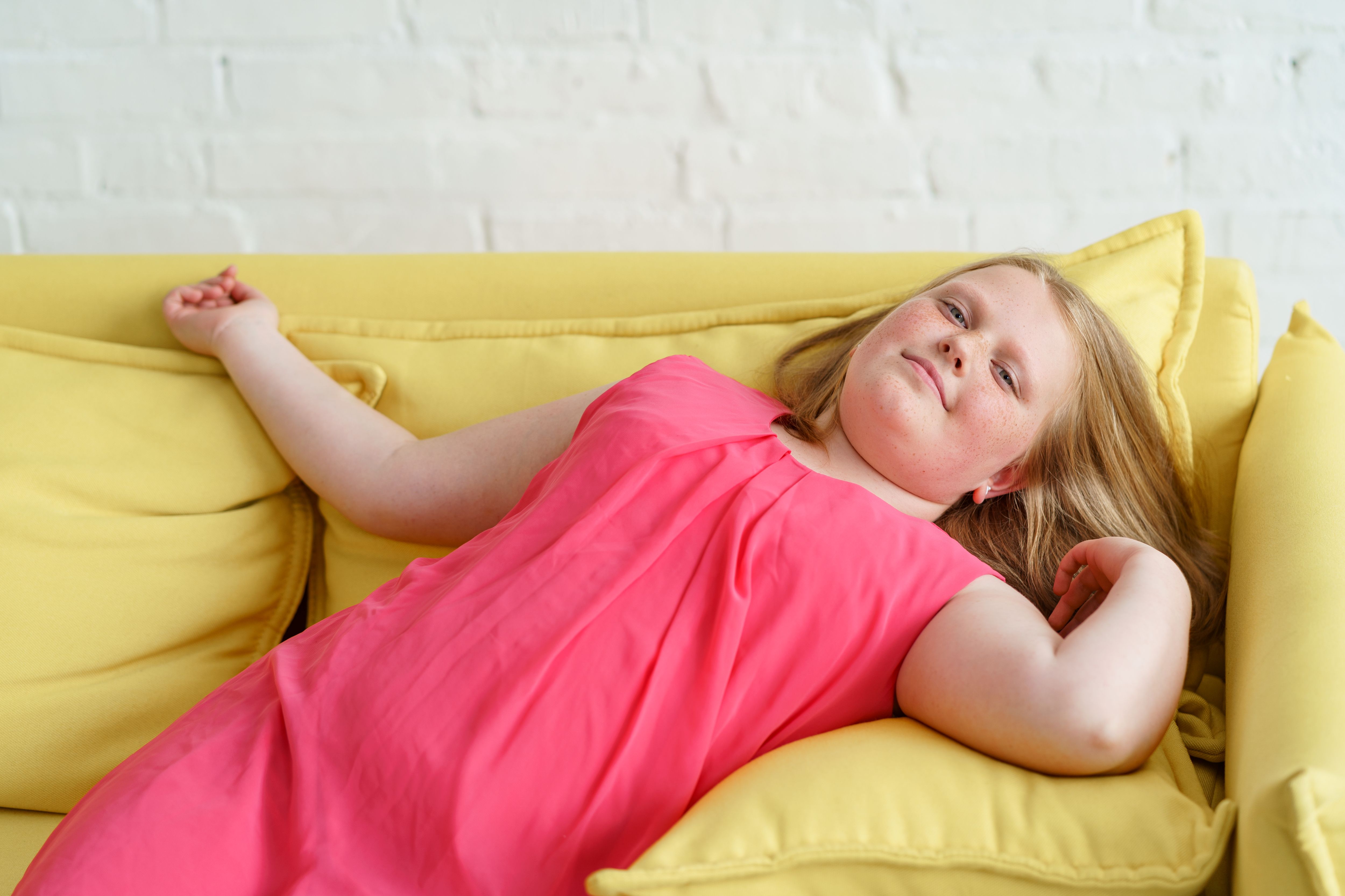 تراكم الدهون حول البطن من علامات السمنة عند الأطفال