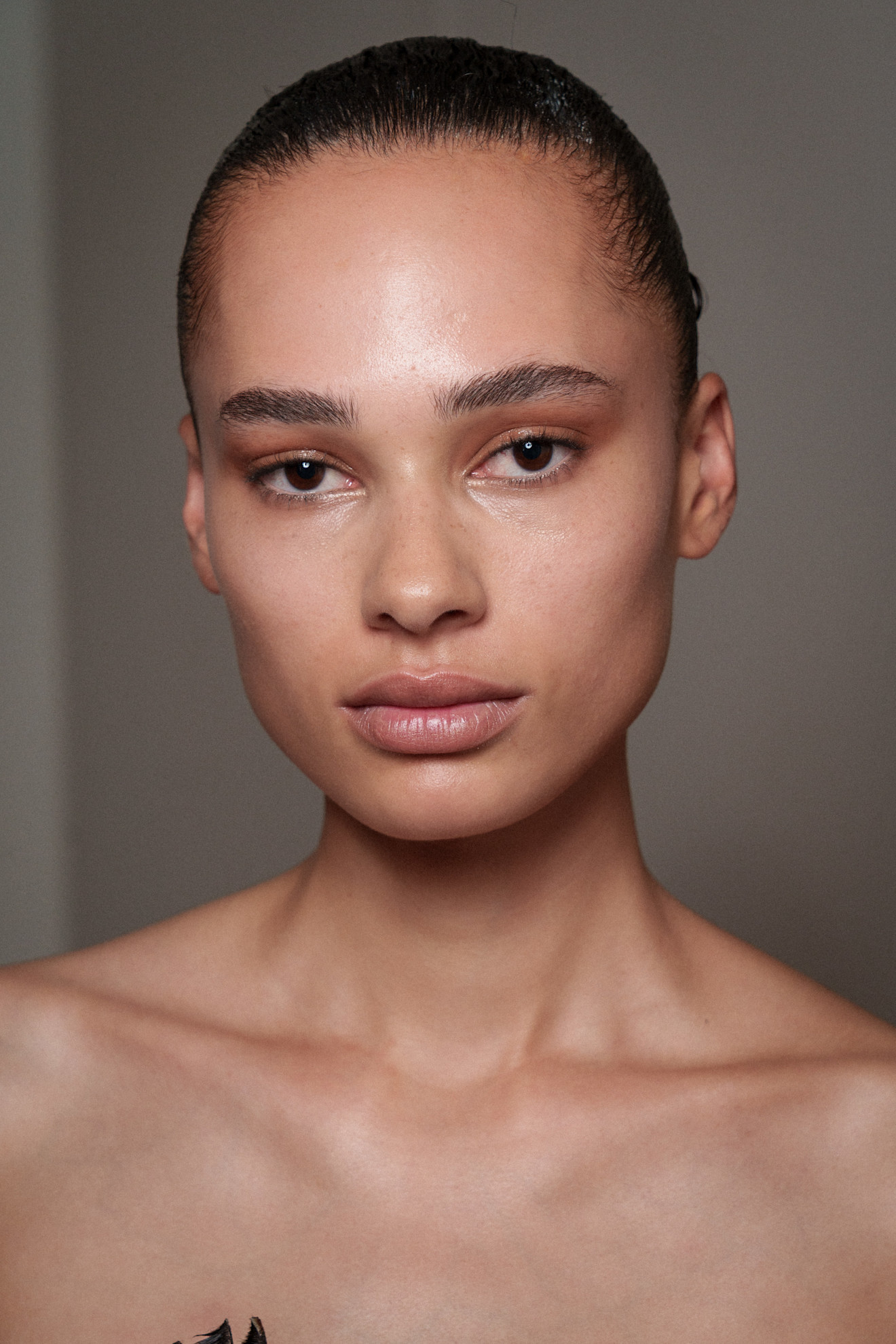 السيروم لتغذية سطح الجلد