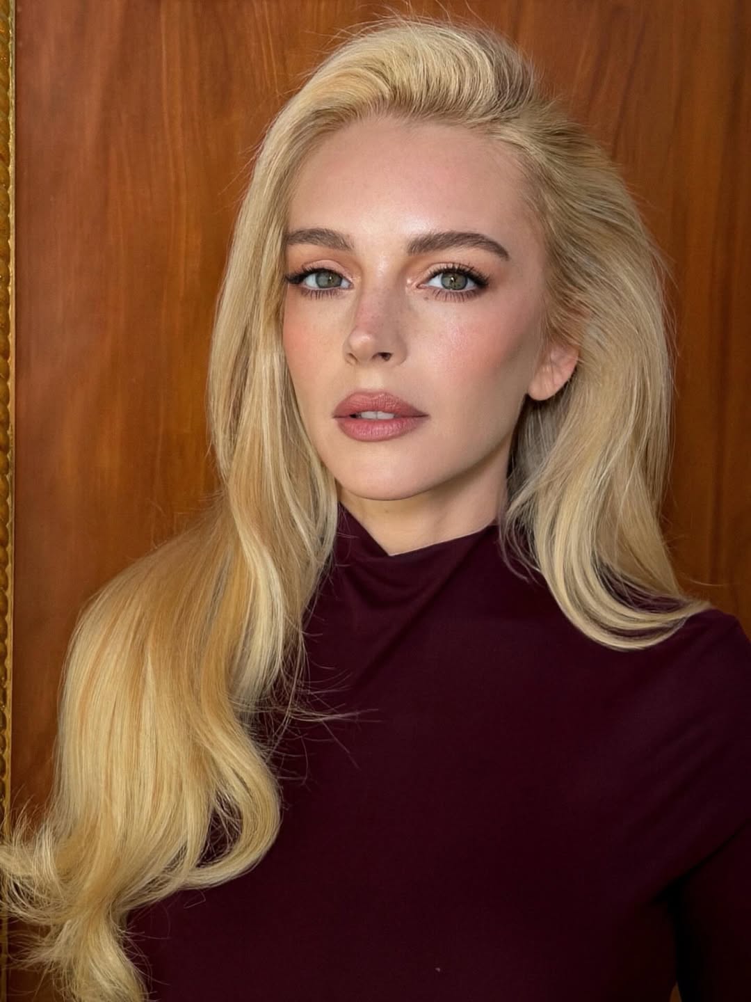 ترطيب الحواجب قبل النوم أساسي من وحيLindsay Lohan