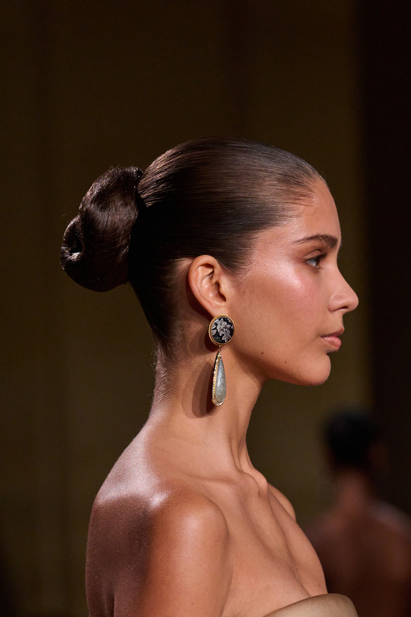 تسريحات الشعر الكعكة المتوسطة والمبللة بأسلوب Georges Hobeika