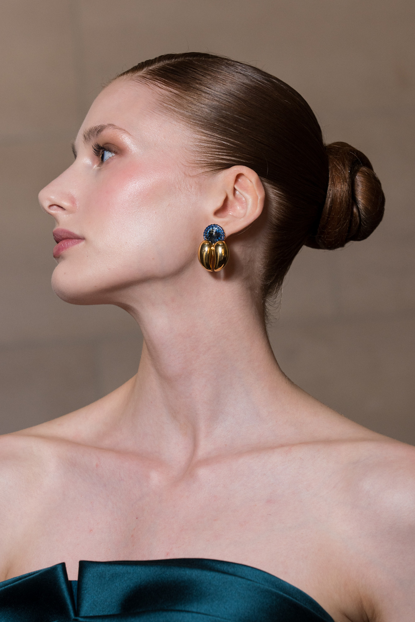 تسريحات الشعر الكعكة المتوسطة والمبللة من وحي Georges Hobeika
