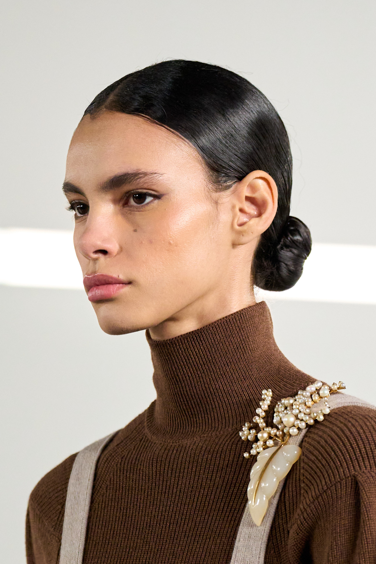 تسريحات الشعر المبلل مع الكعكة الصغيرة من دار Ulla Johnson