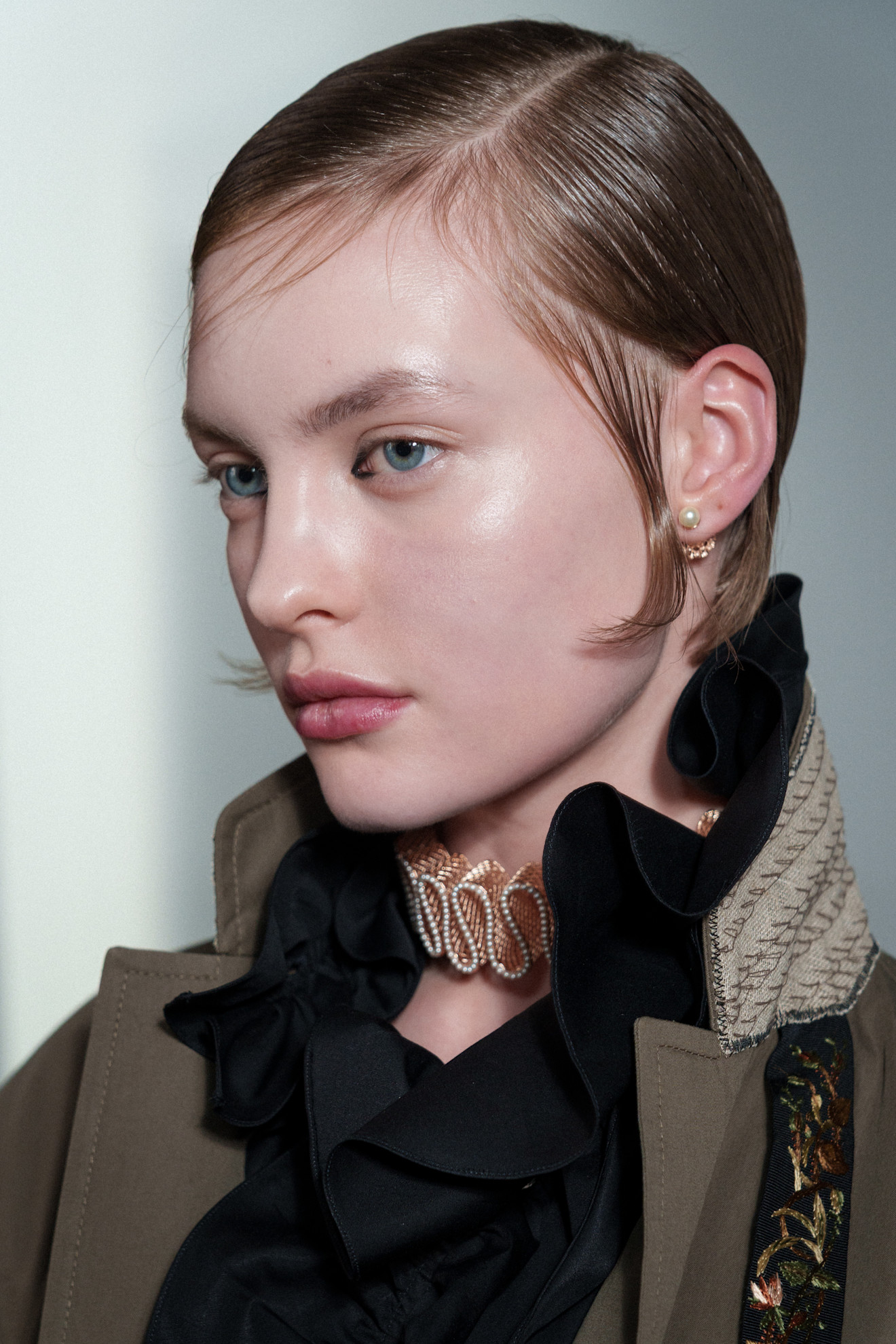 تسريحات الشعر المبللة مع الخصل القصيرة من دار Dior