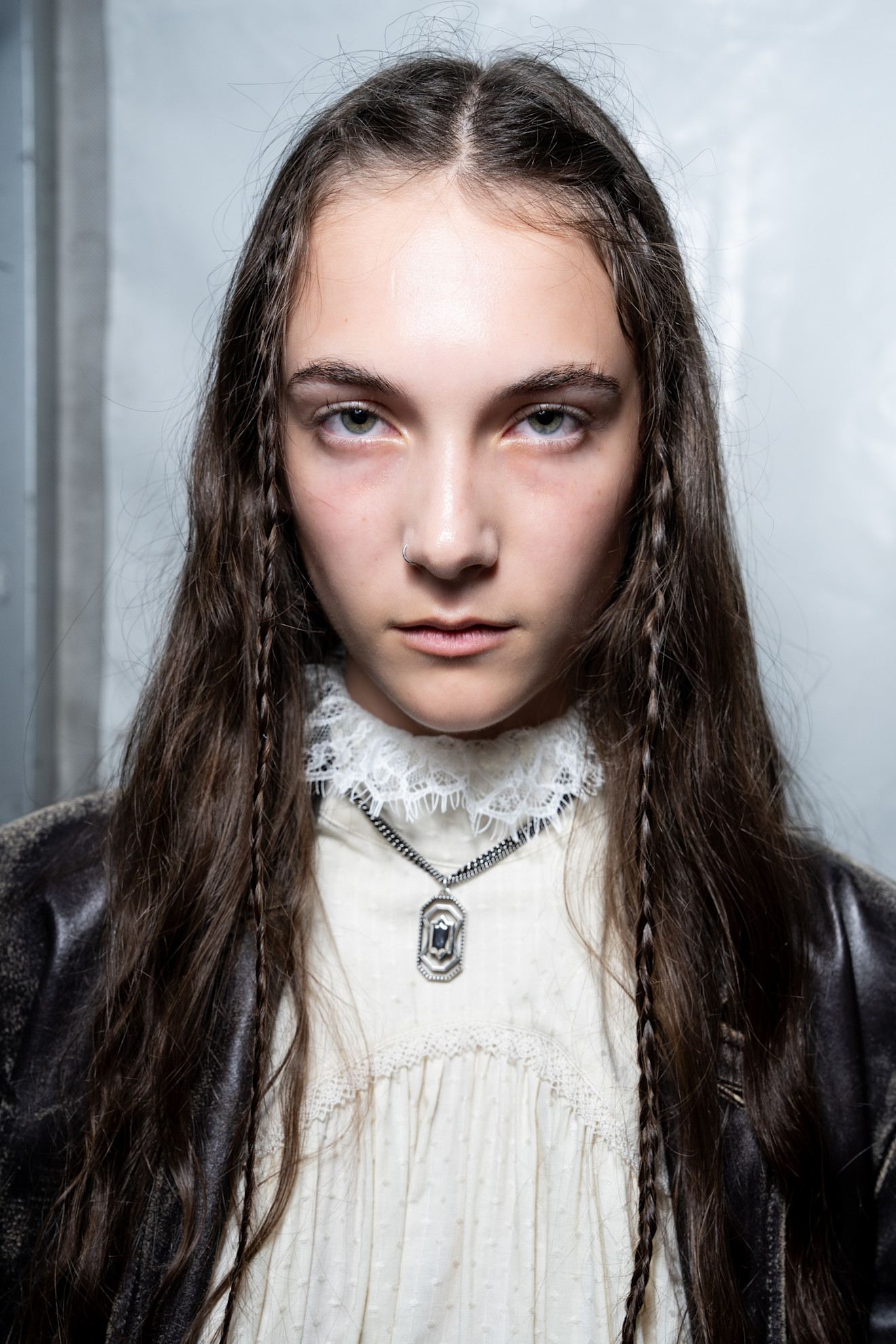 تسريحات شعر الضفائر الامامية من دار Ann Demeulemeester