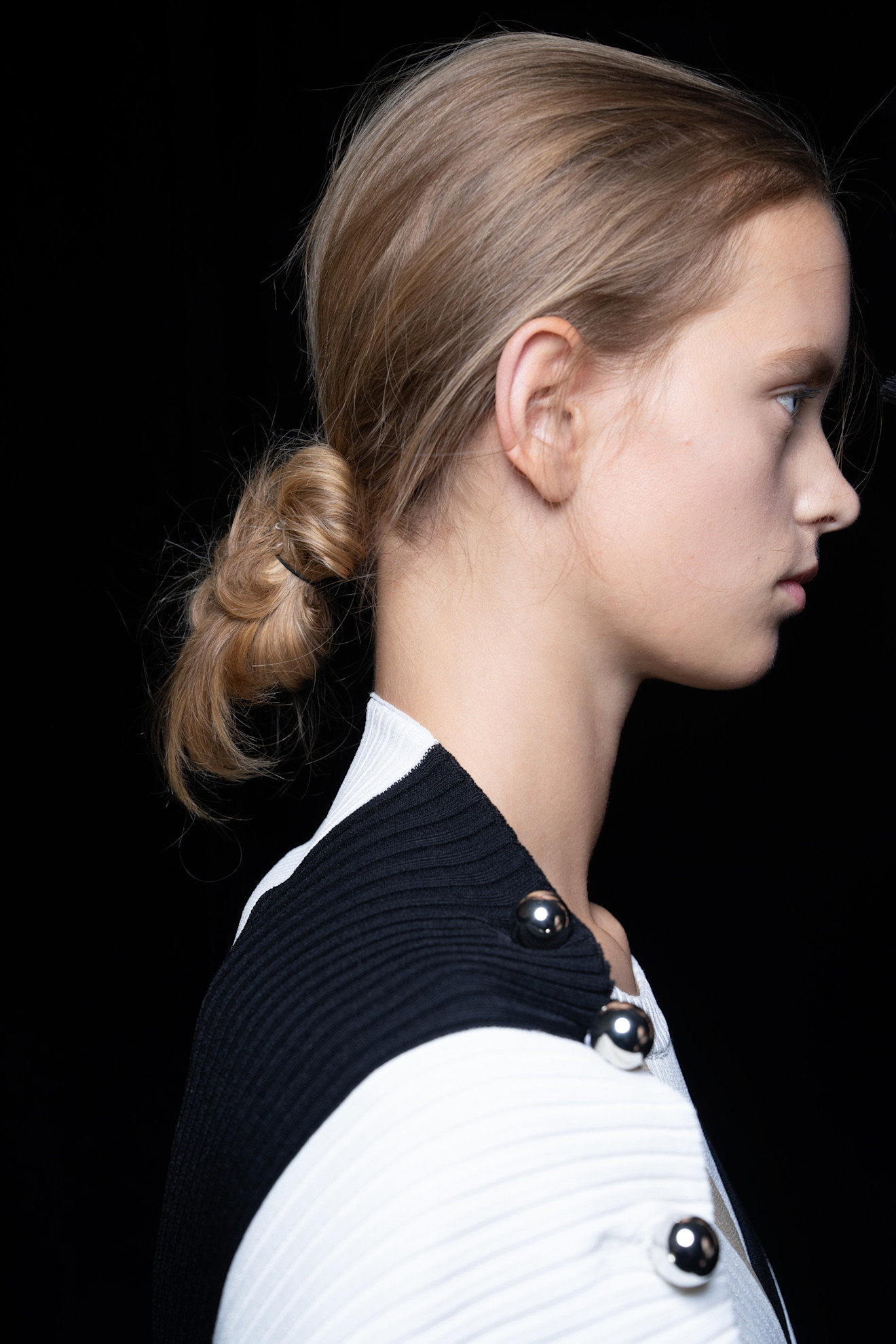 تسريحات شعر الكعكة المبعثرة  من دار Lanvin
