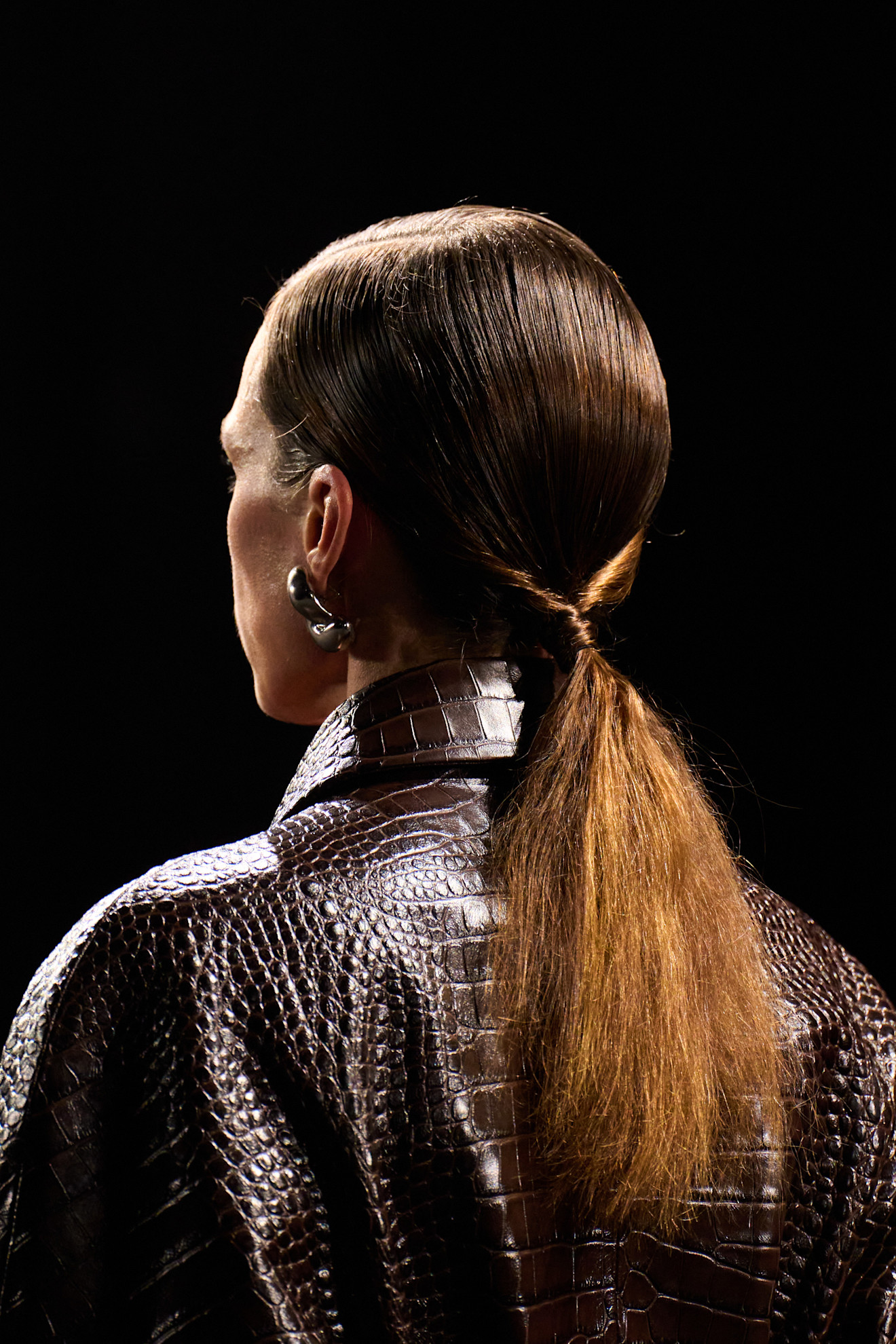 تسريحات شعر ذيل الحصان المنخفضة من دار Elie Saab