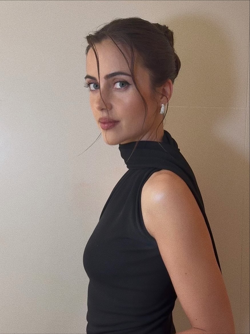 تسريحة الشعر المبلل مع الخصل الجانبية من وحي النجمة Lydia Peckham