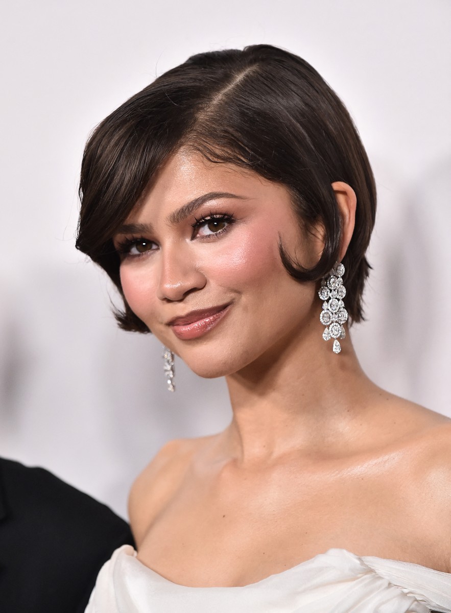 تسريحة الشعر المبلل والهندسي بأسلوب الجميلة Zendaya