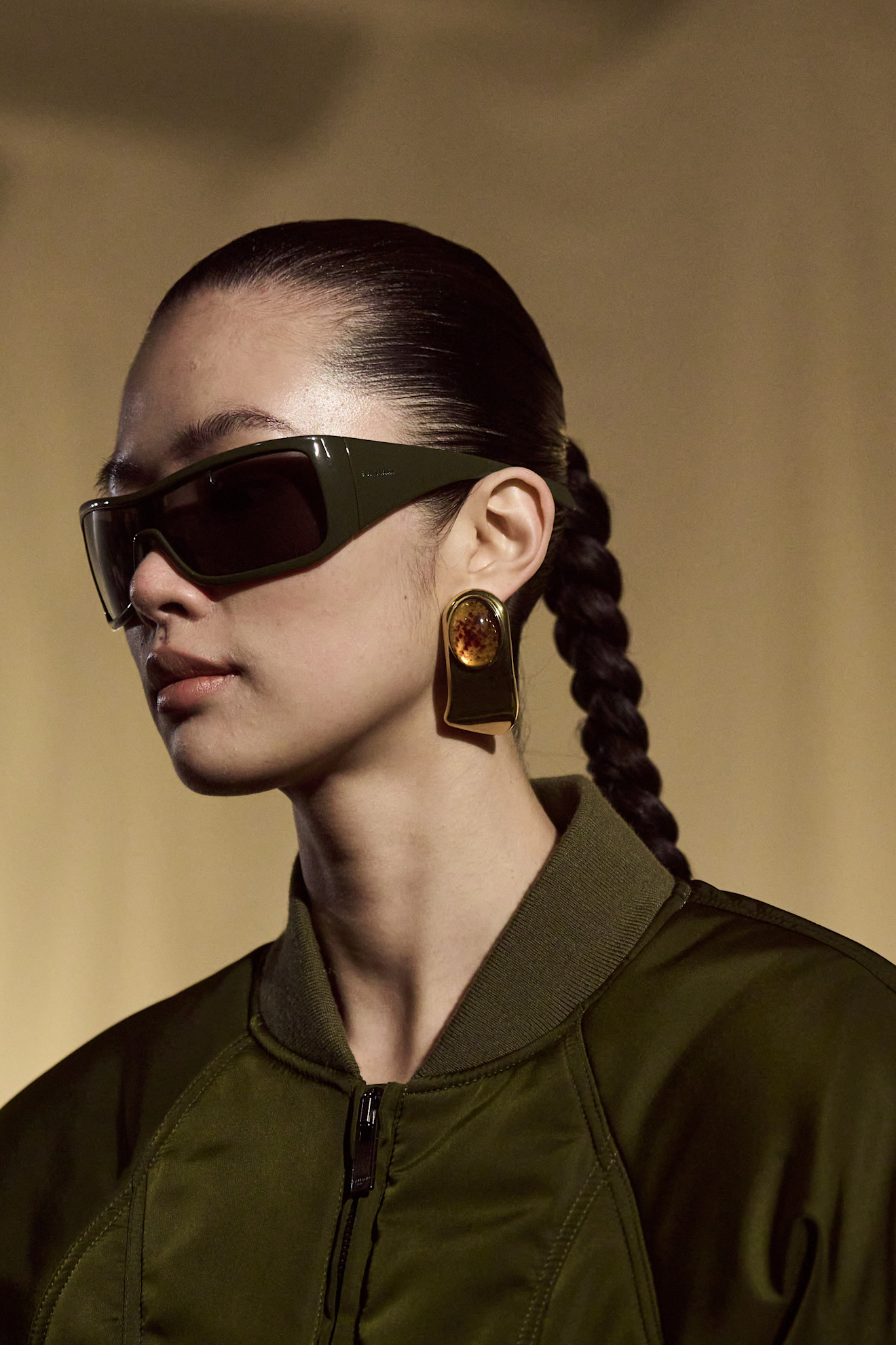 تسريحة الضفيرة الطويلة والعريضة من دار Balmain