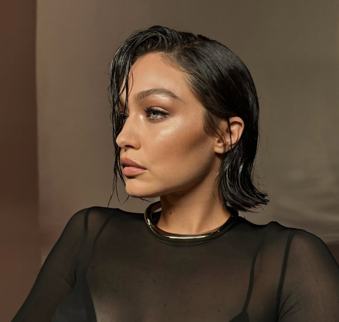 تسريحة شعر الميني بوب المتساوية مع الفرق الجانبي من وحي Gigi Hadid