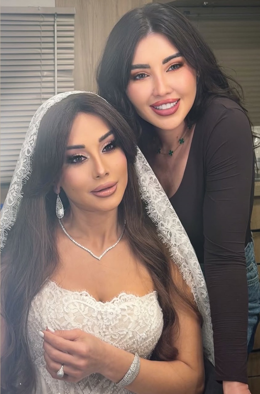 تسريحة شعر مفرود من كاريس بشار