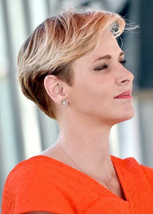 تسريحة ولون شعر الأميرة شارلين