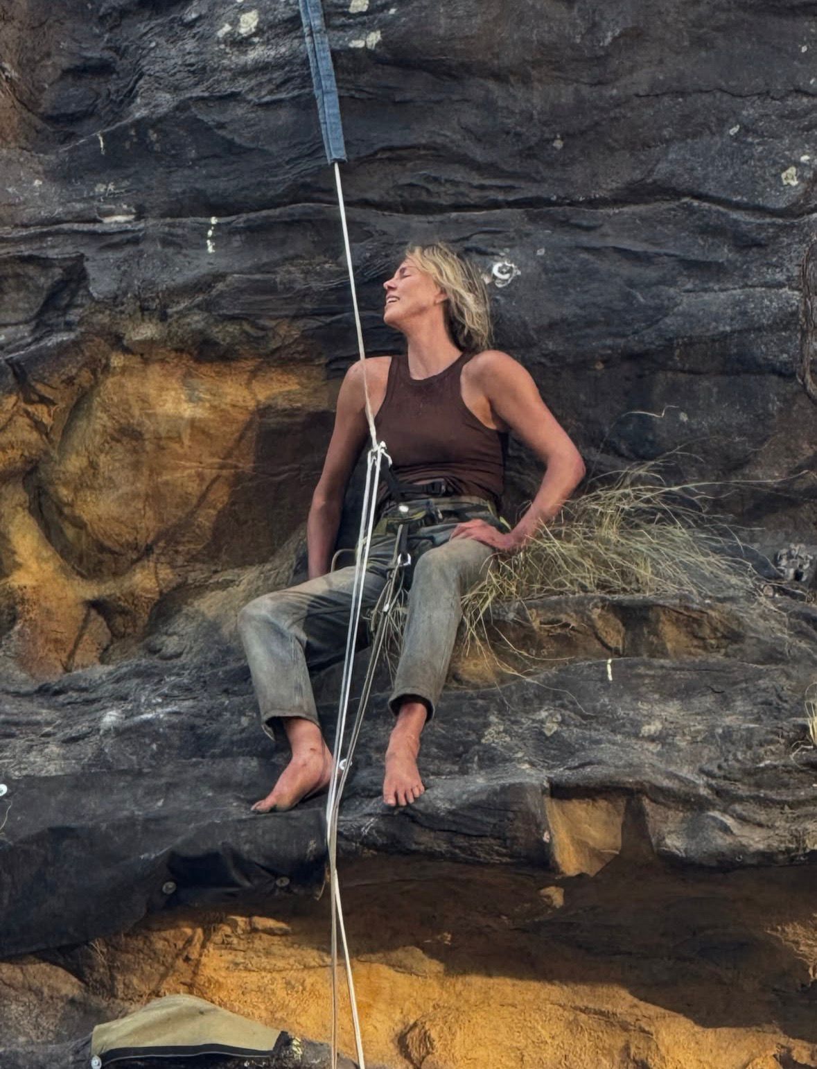 تشارليز ثيرون تصور أحد مشاهدها في فيلم Apex