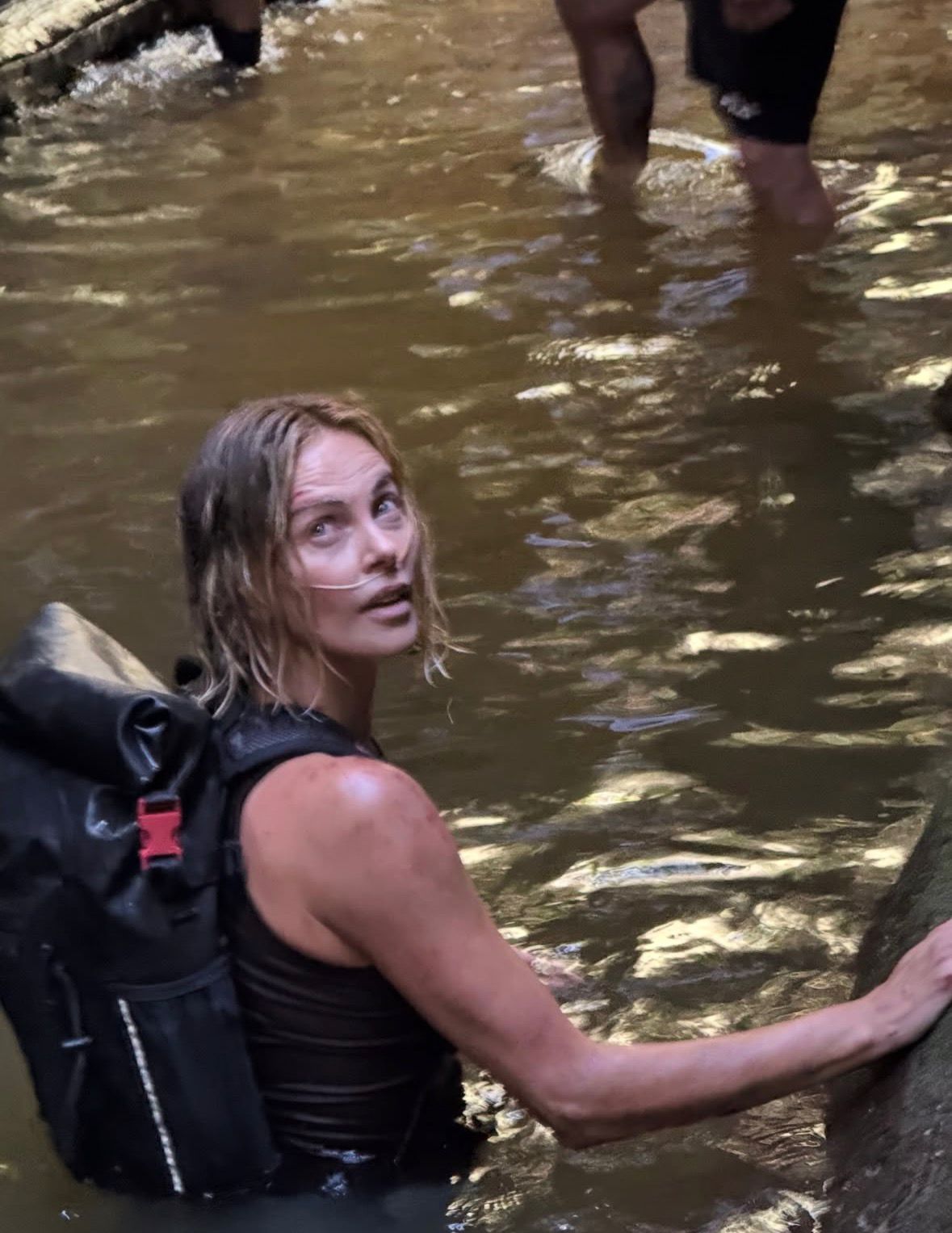 تشارليز ثيرون تصور أحد مشاهدها في فيلم Apex