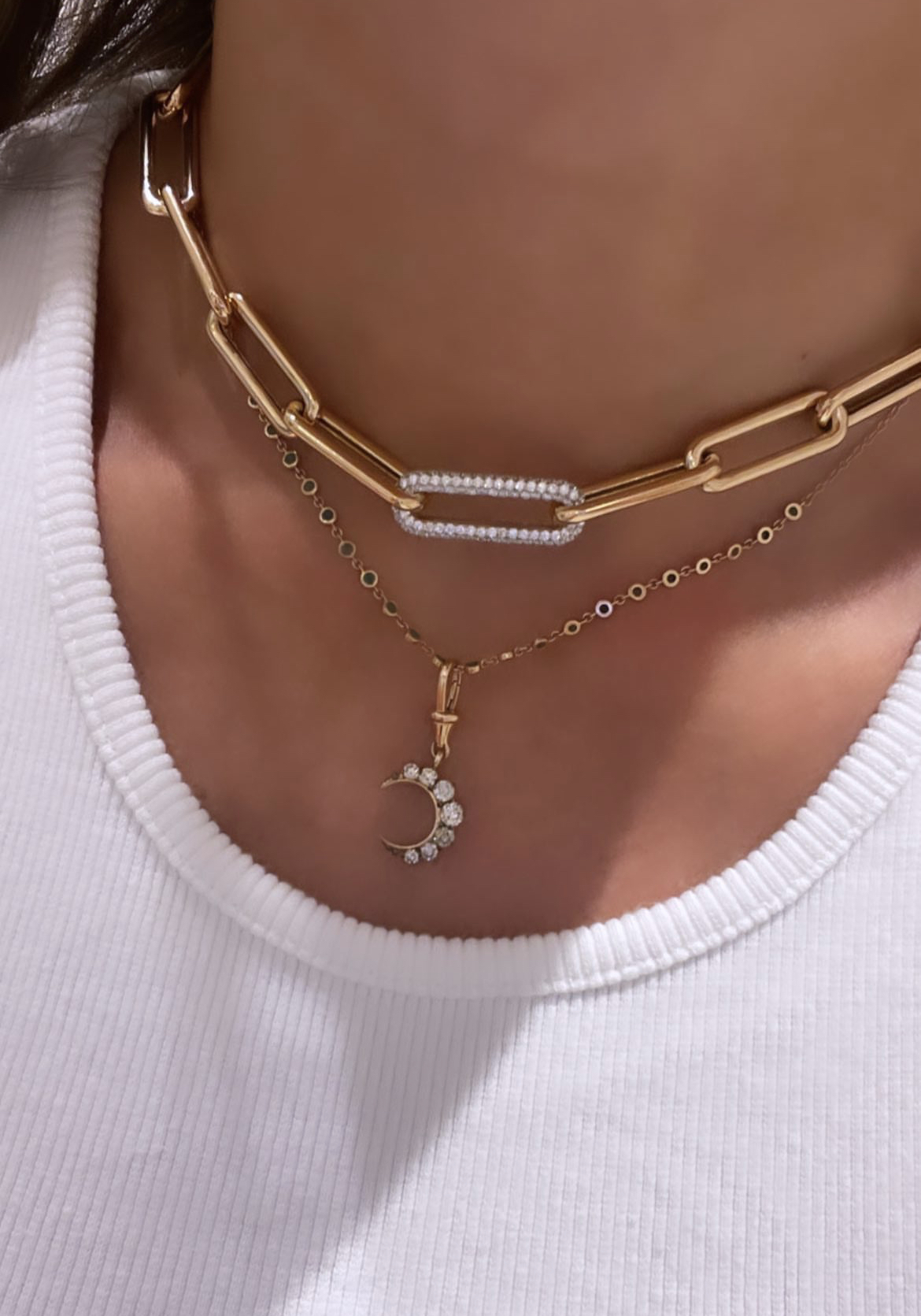 قلادة مميزة من توقيع دار STONE