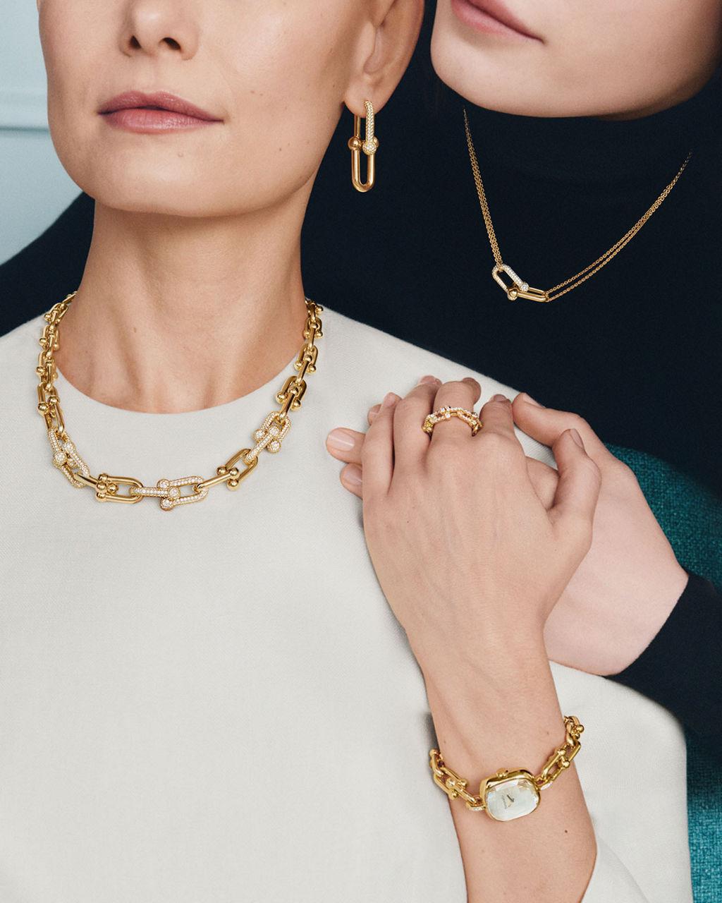 تصاميم مجوهرات ذهبية من دار تيفاني