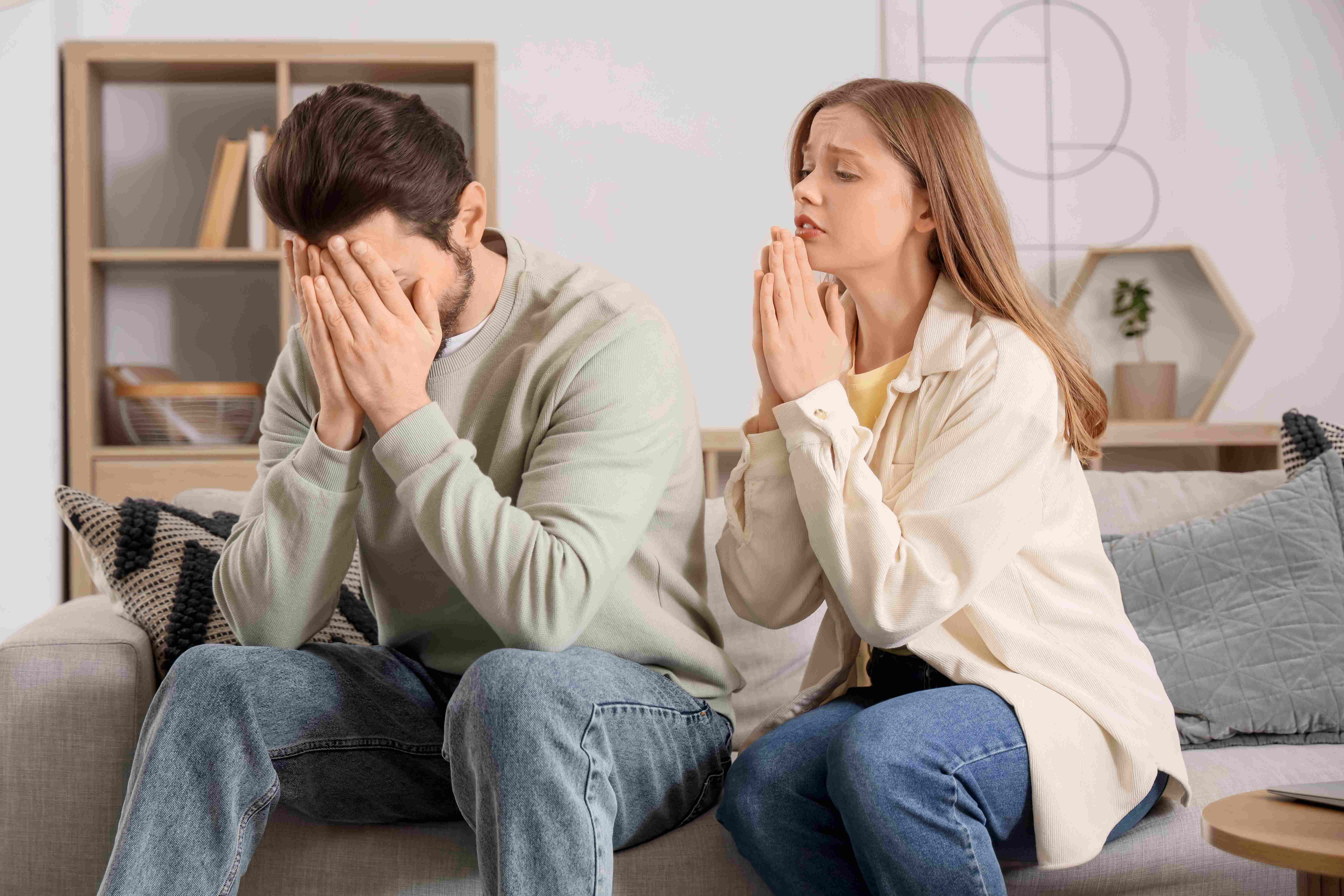 تصرفات تجرح مشاعر الرجل ويجب عليك الاعتذار عليها