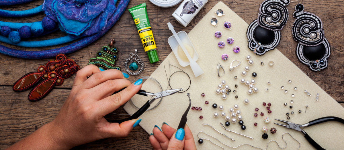 تصميم المجوهرات اليدوية