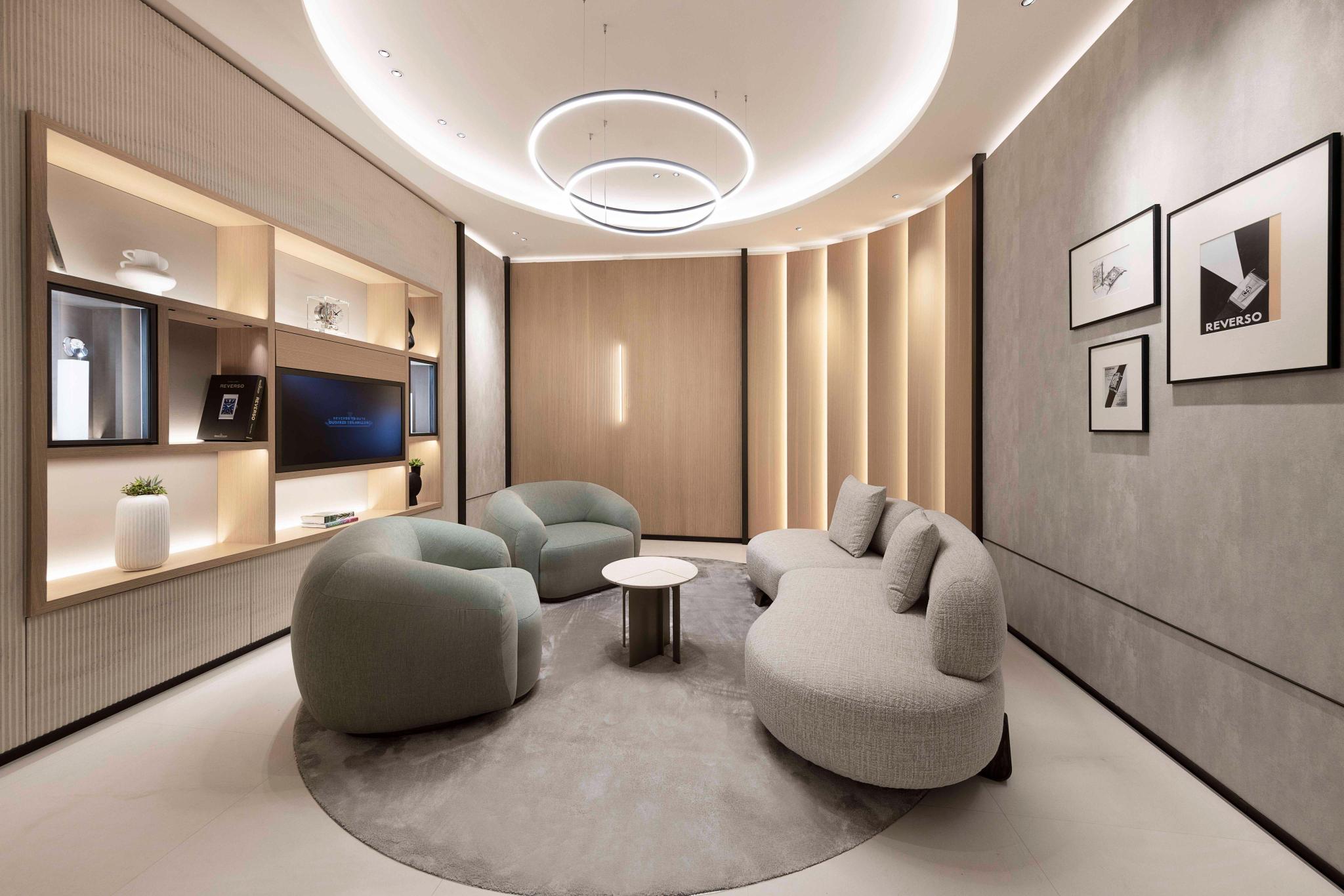 تصميم داخلي هادئ وأنيق يستقبل زوار بوتيك Jaeger-LeCoultre 