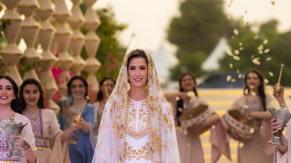 تصميم فستان للأميرة رجوة قبل زفافها من هنيدا الصيرفي